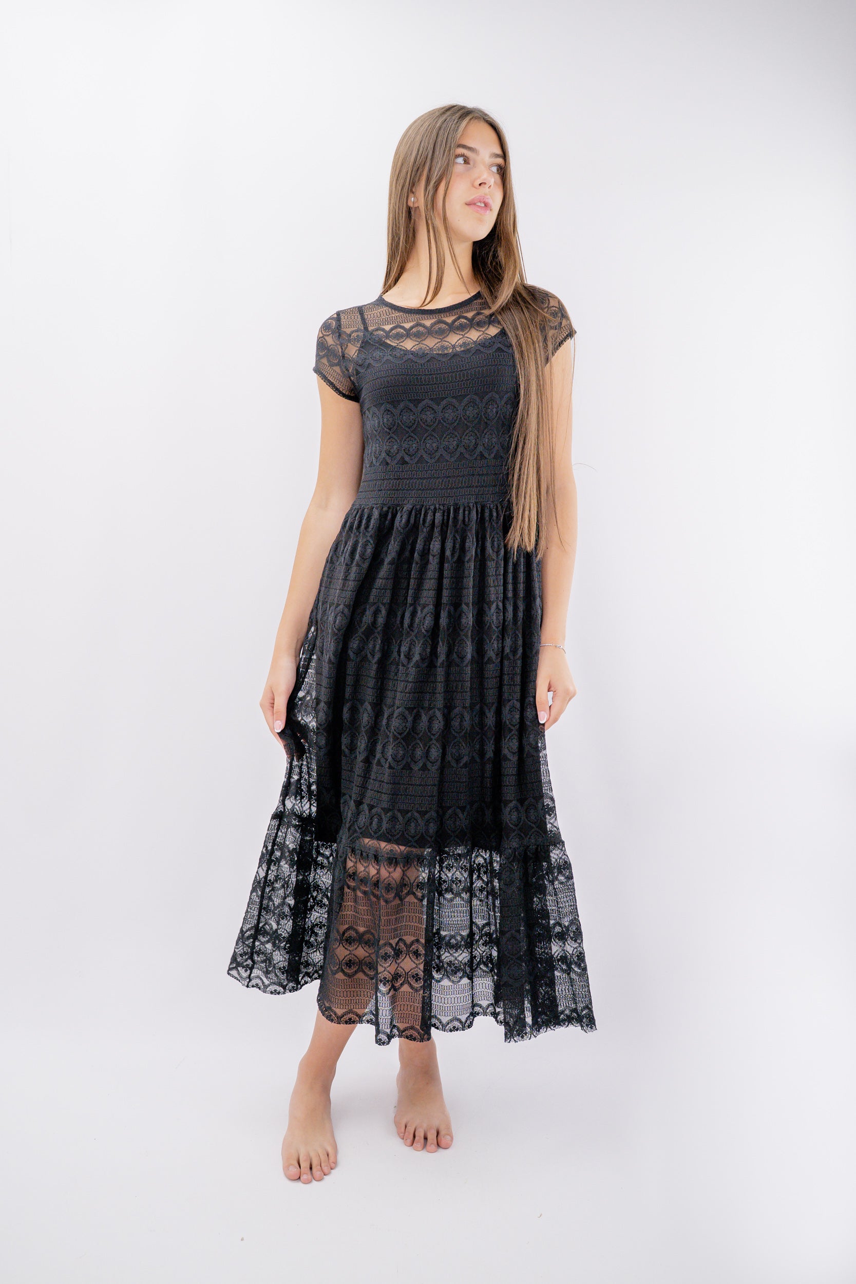 Abito lungo in pizzo con sottoveste