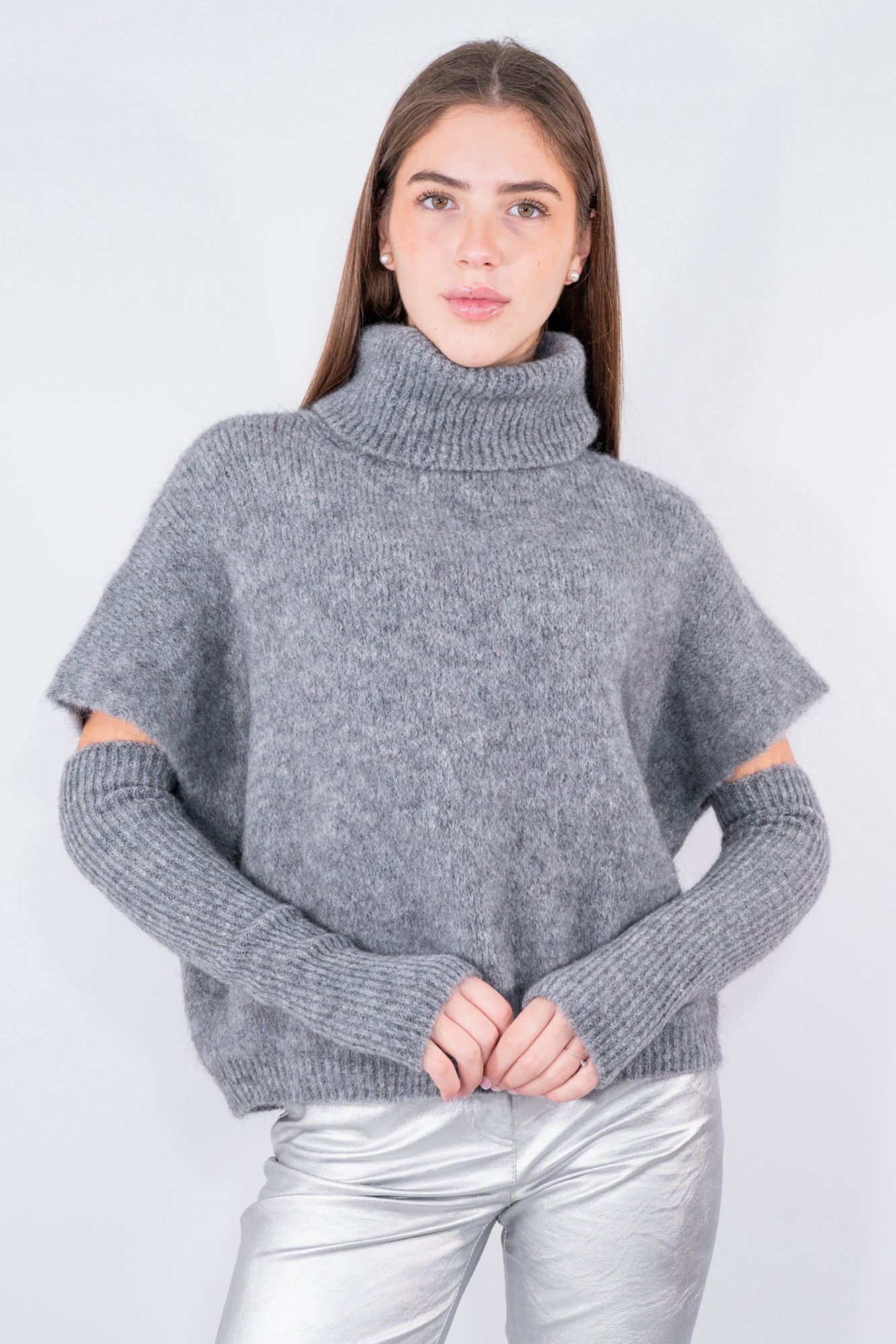 Maglia dolcevita smanicata con manicotti a coste