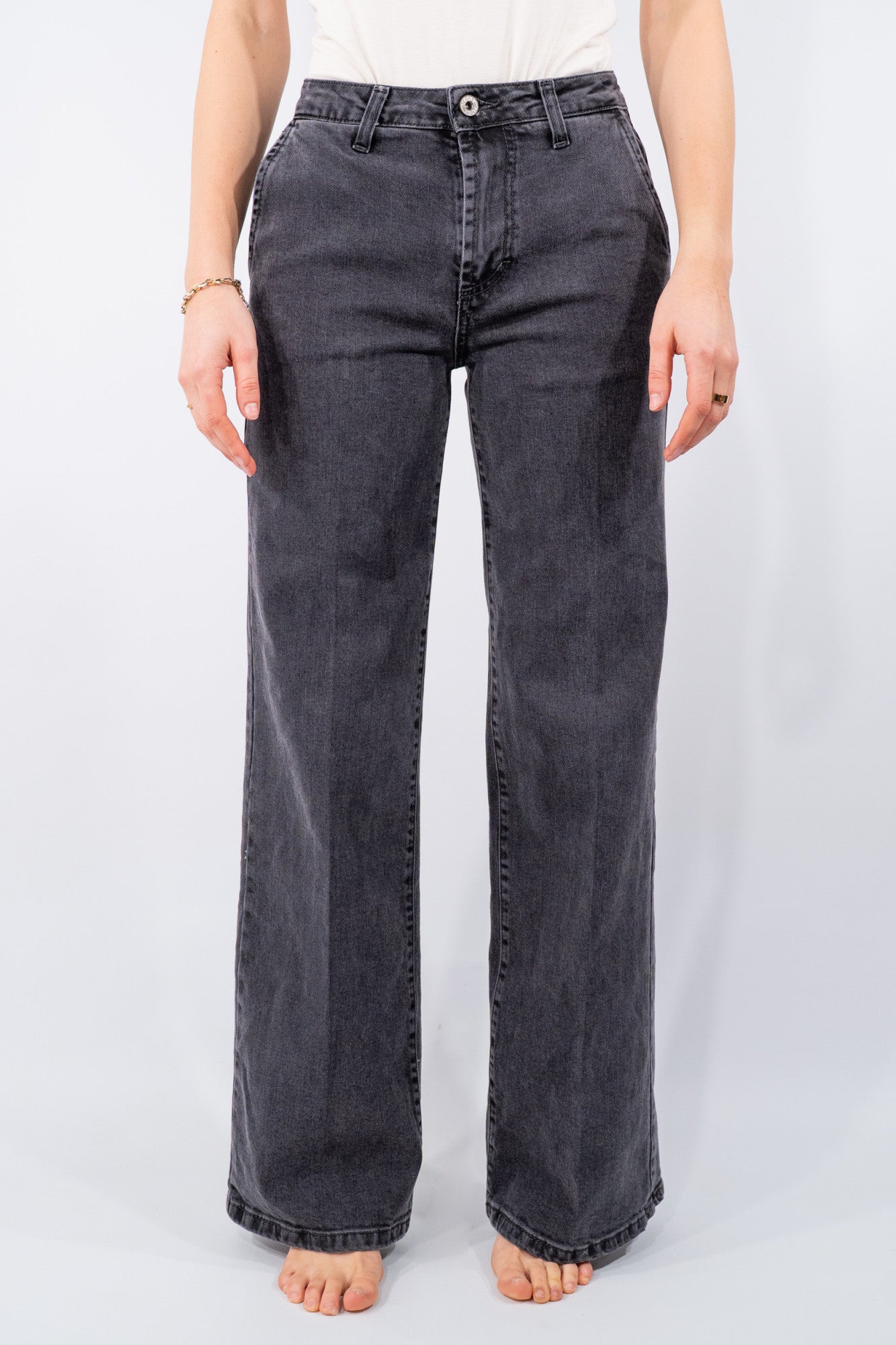 Jeans palazzo con tasca a filo