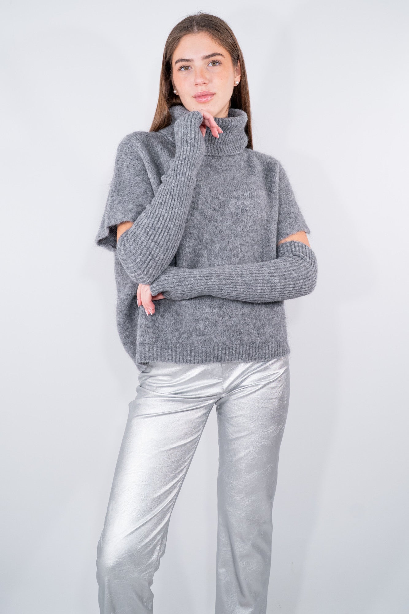 Maglia dolcevita smanicata con manicotti a coste