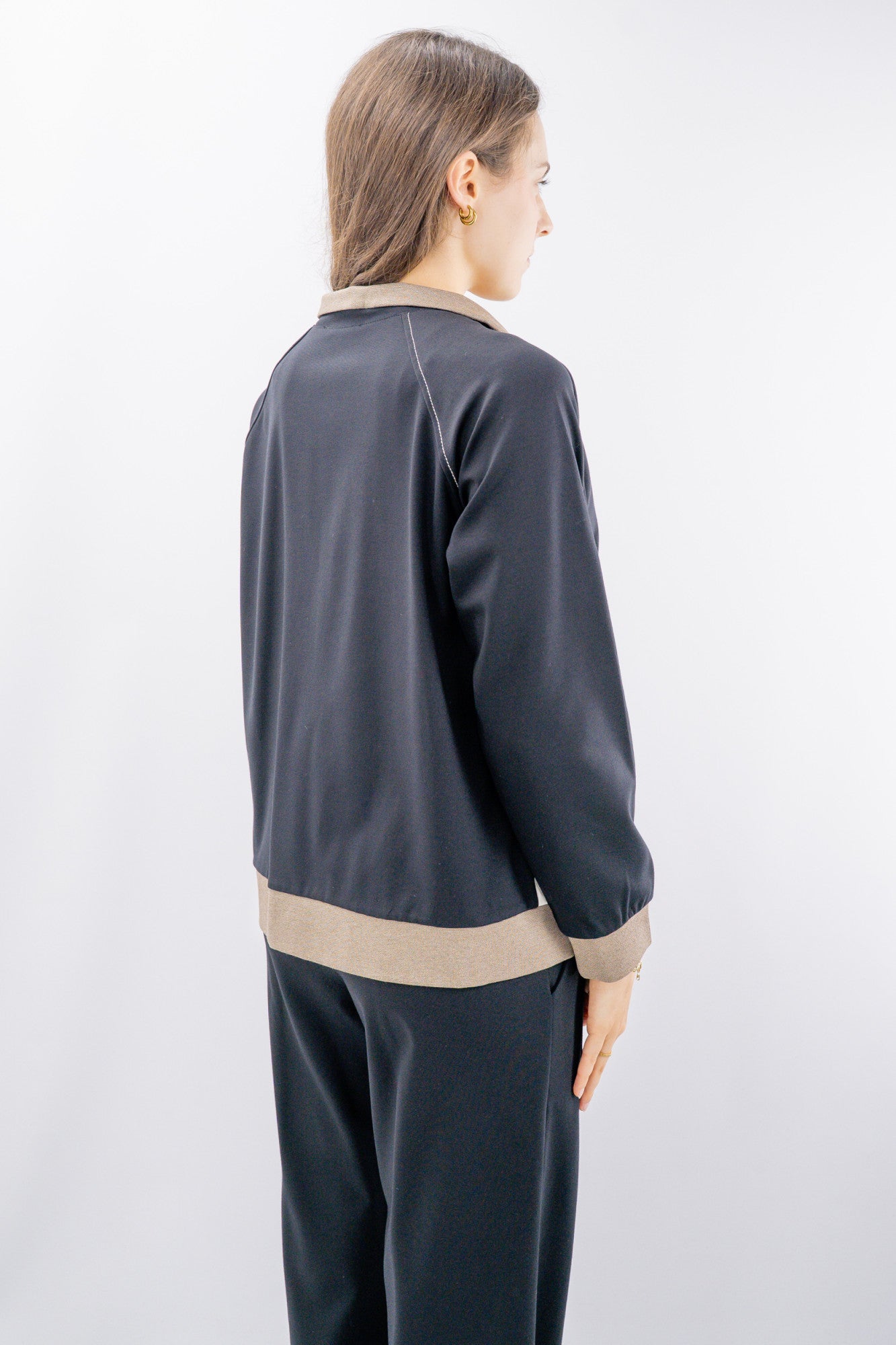Felpa con zip e dettagli a contrasto coordinabile con pantalone abbinato