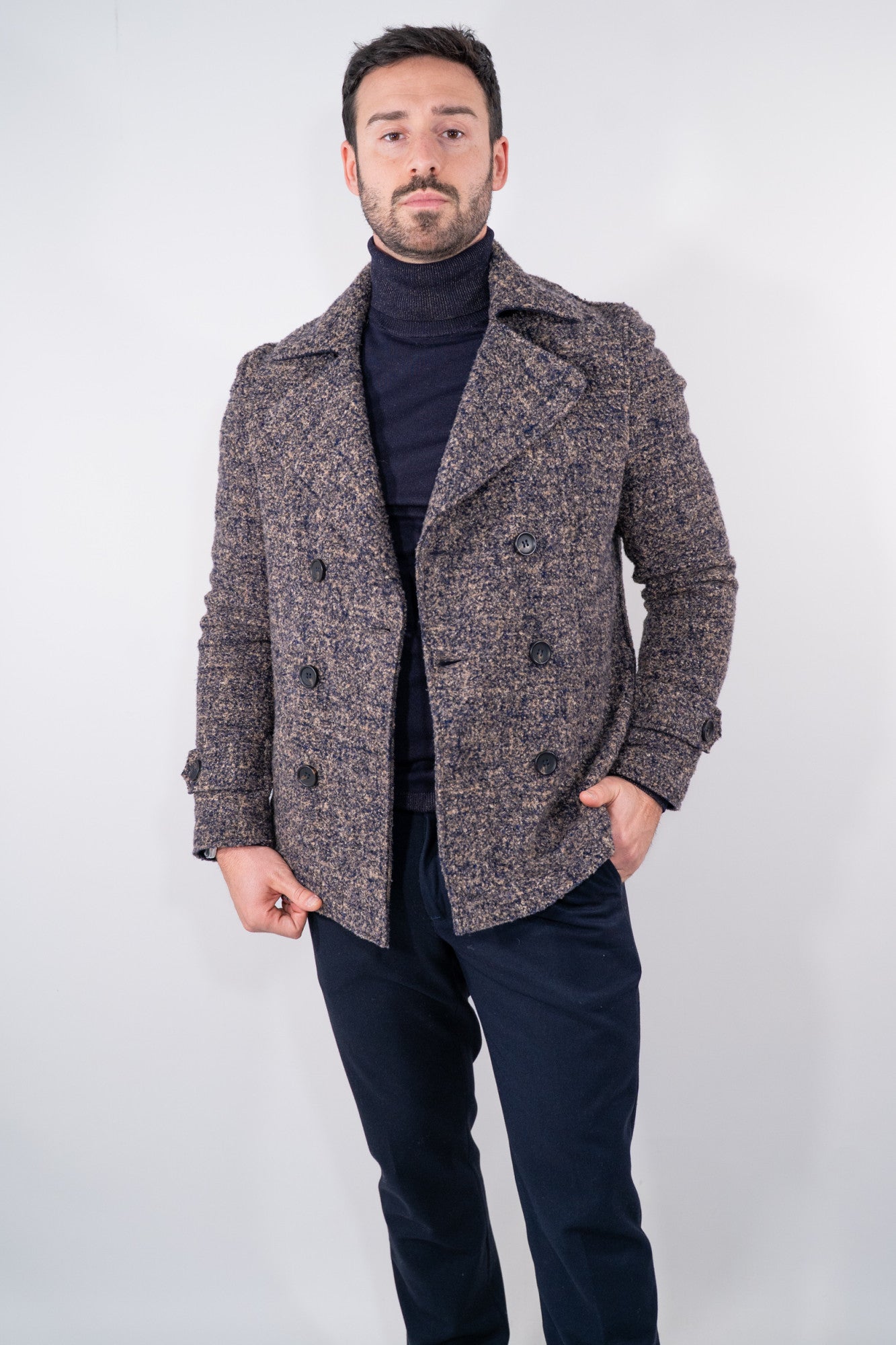 Cappotto doppiopetto in tessuto bouclé con ampio rever