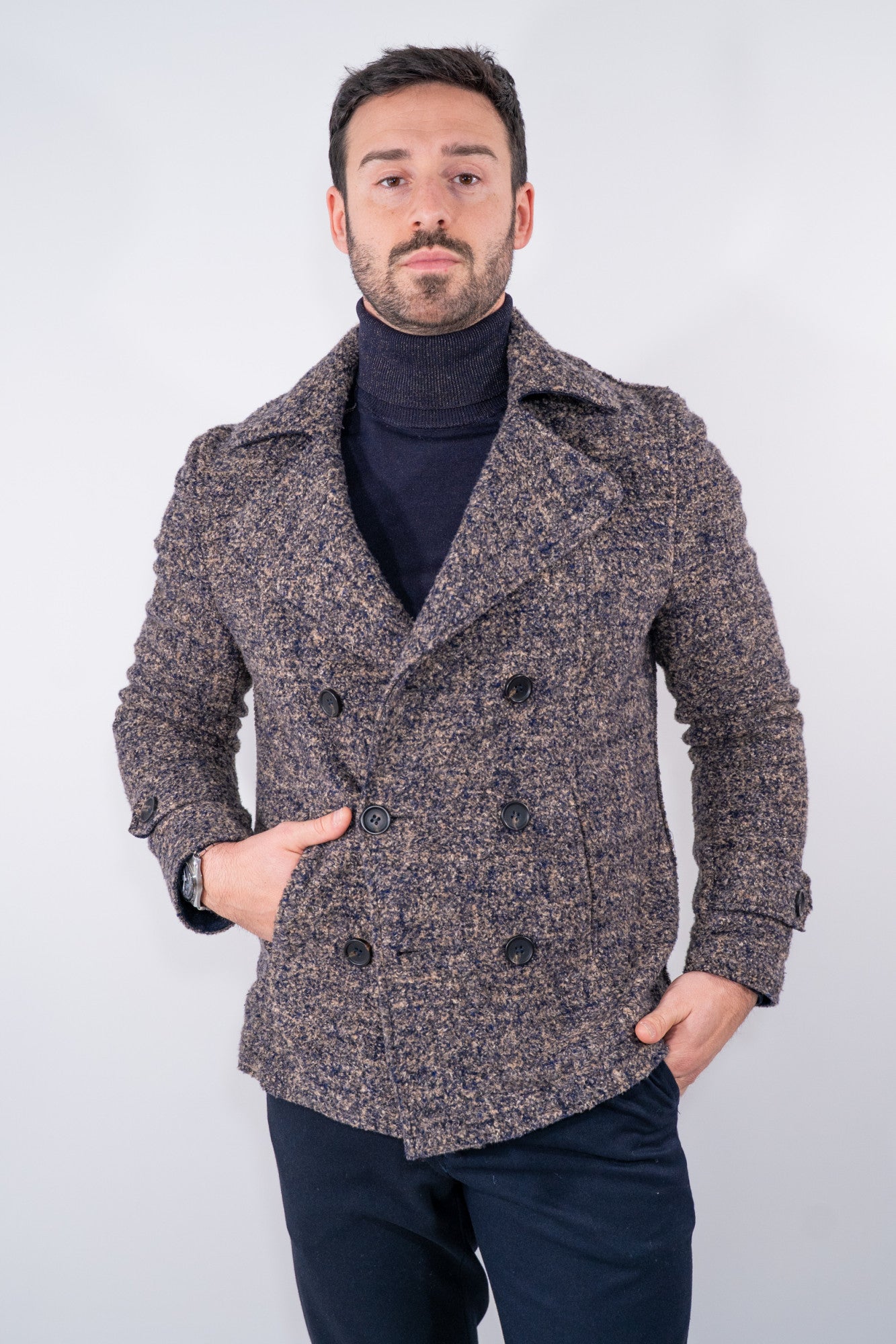 Cappotto doppiopetto in tessuto bouclé con ampio rever