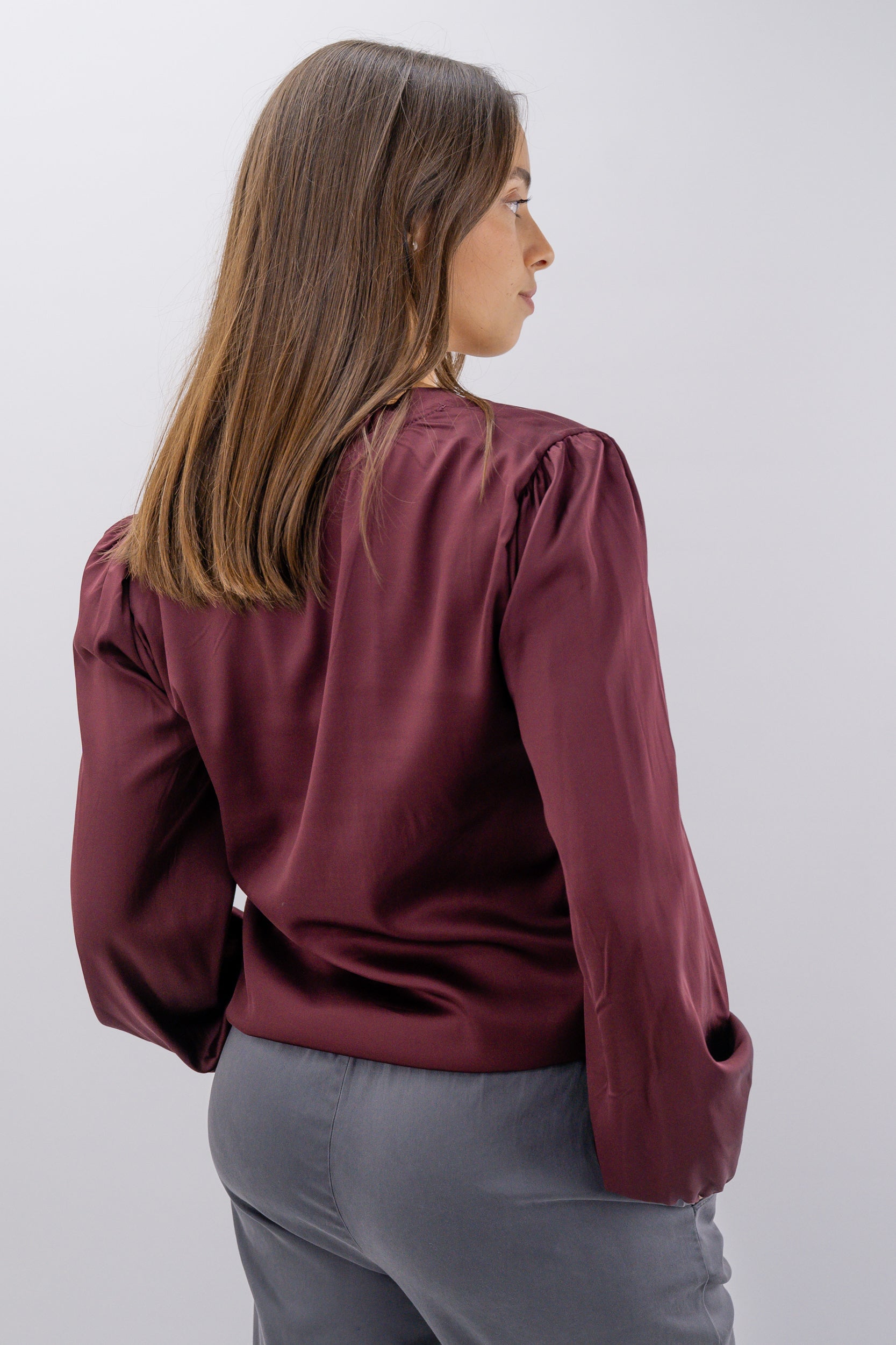 Blusa scollo a V in raso di viscosa