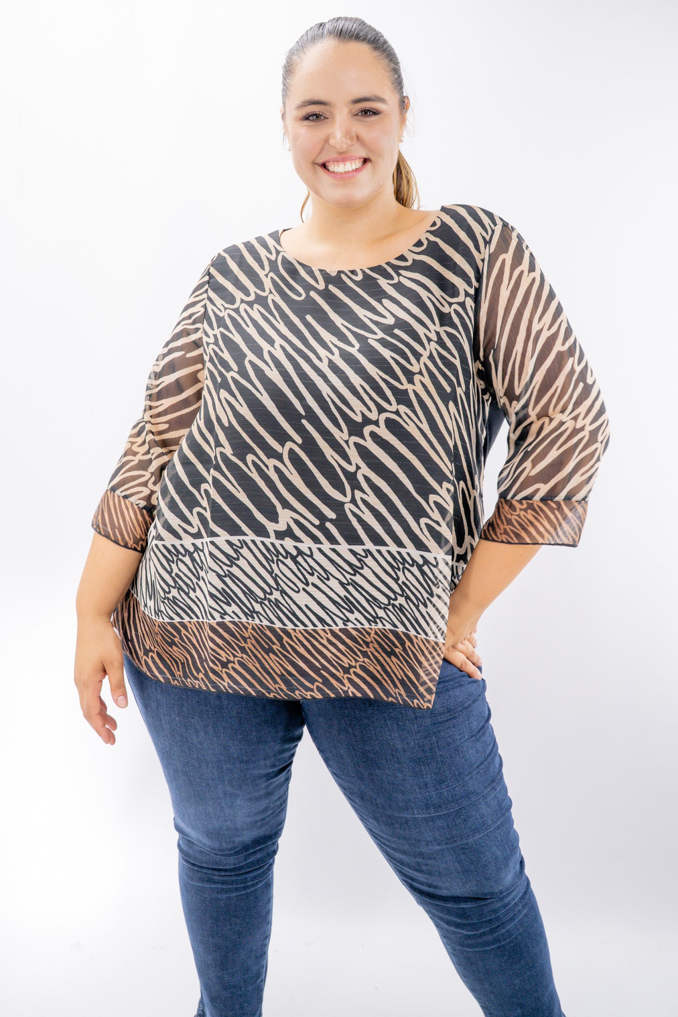 Blusa oversize con fantasia astratta