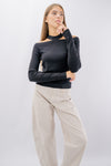Maglia cut-out con collo a giro e spalle scoperte