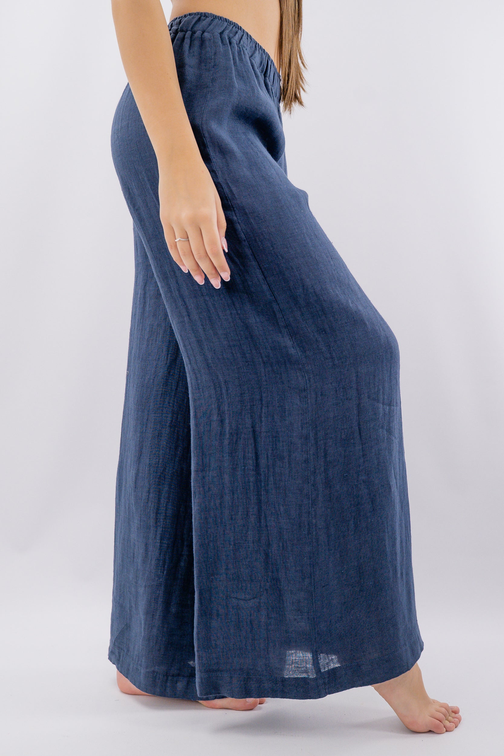 Pantalone ampio in lino con vita elasticizzata