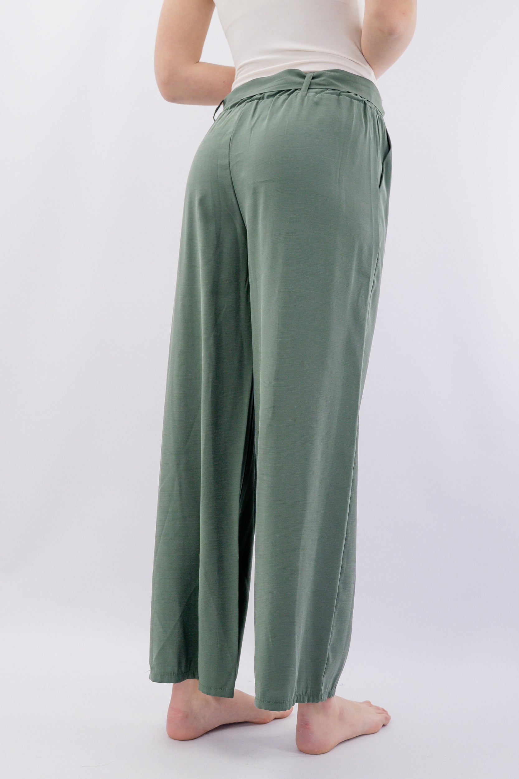 Pantalone palazzo con cintura coordinata e vita elasticizzata