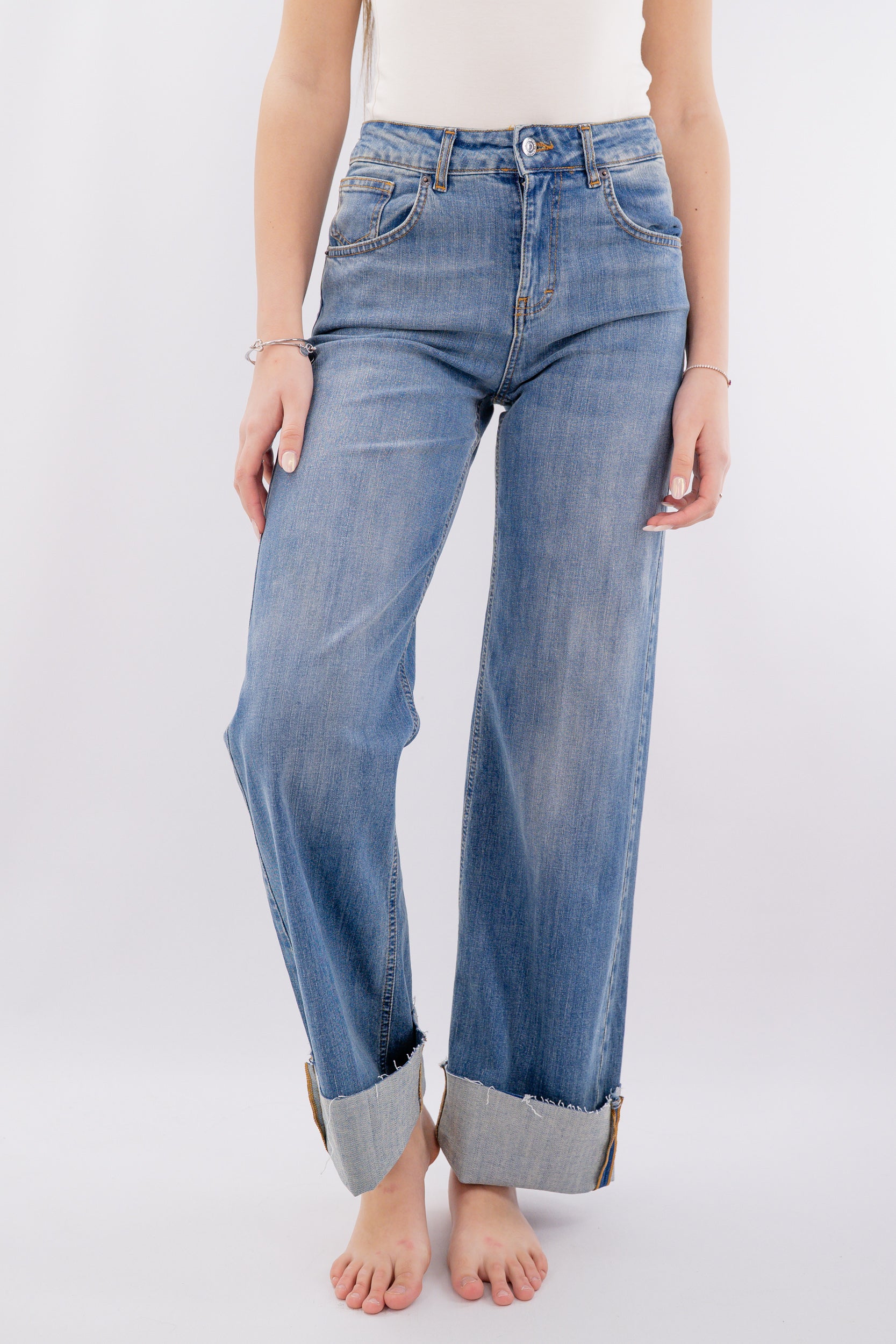 Jeans a palazzo con balza sul fondo