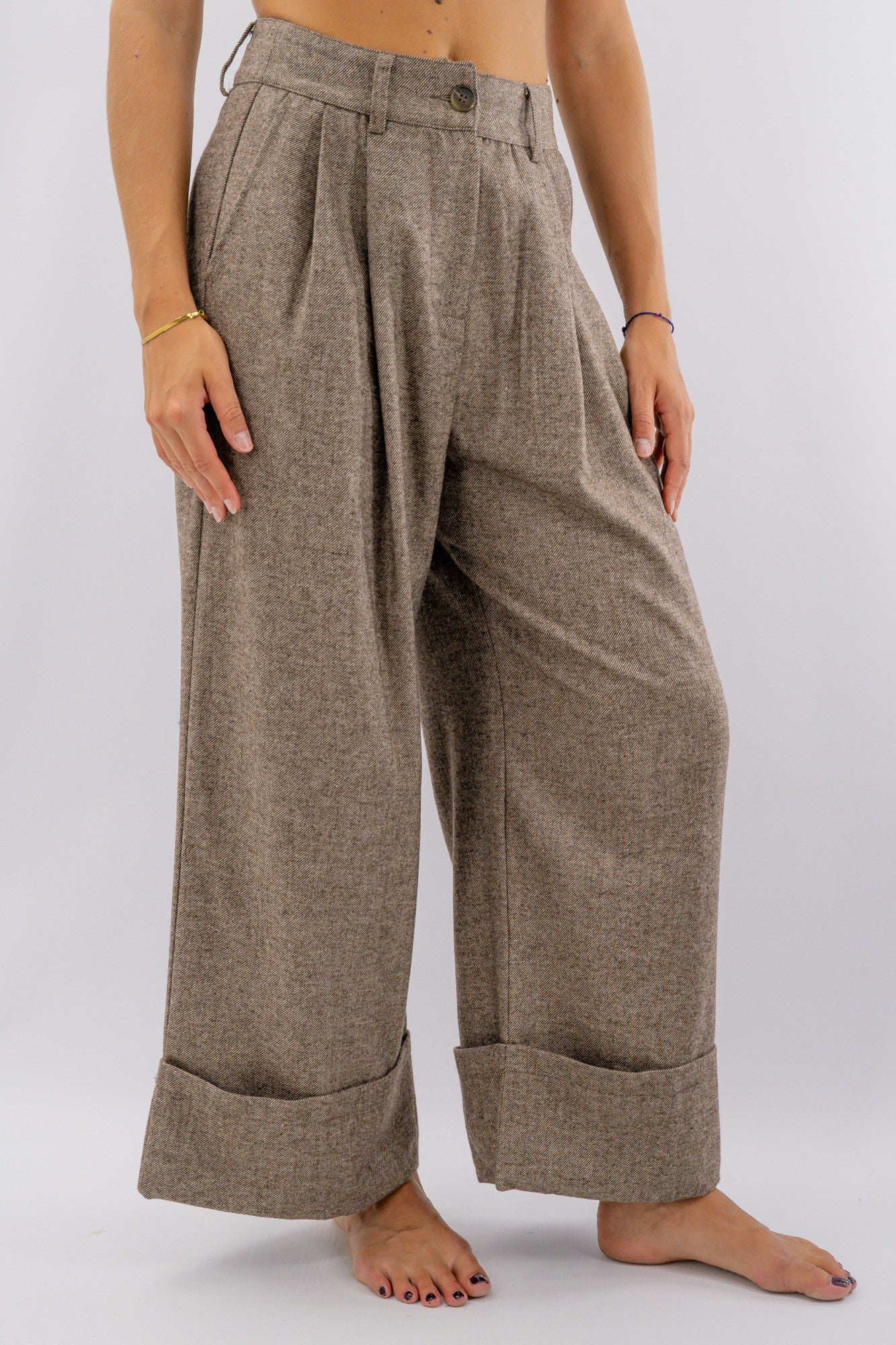 Pantalone tweed palazzo con maxi risvolto e pinces