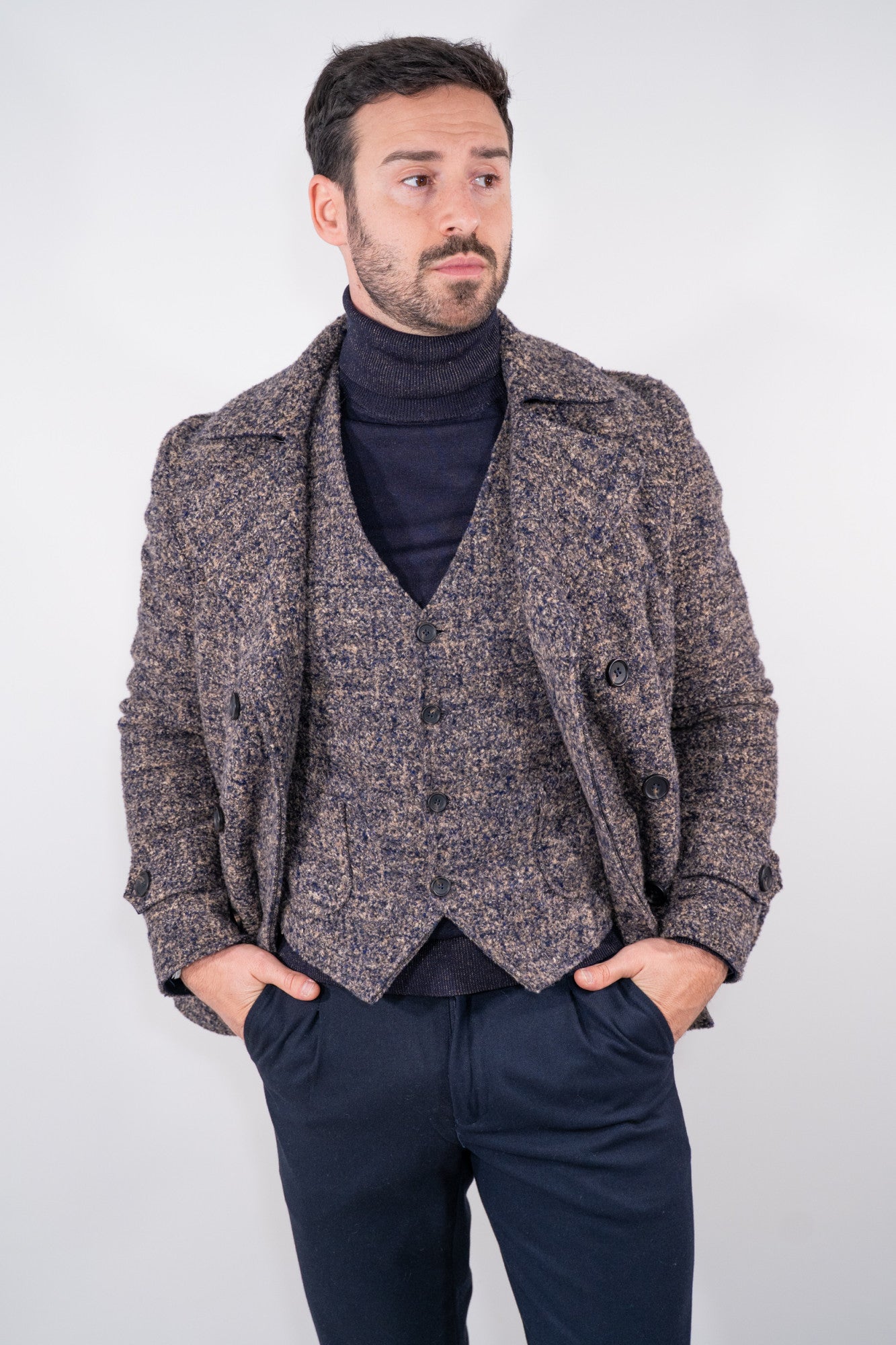 Cappotto doppiopetto in tessuto bouclé con ampio rever