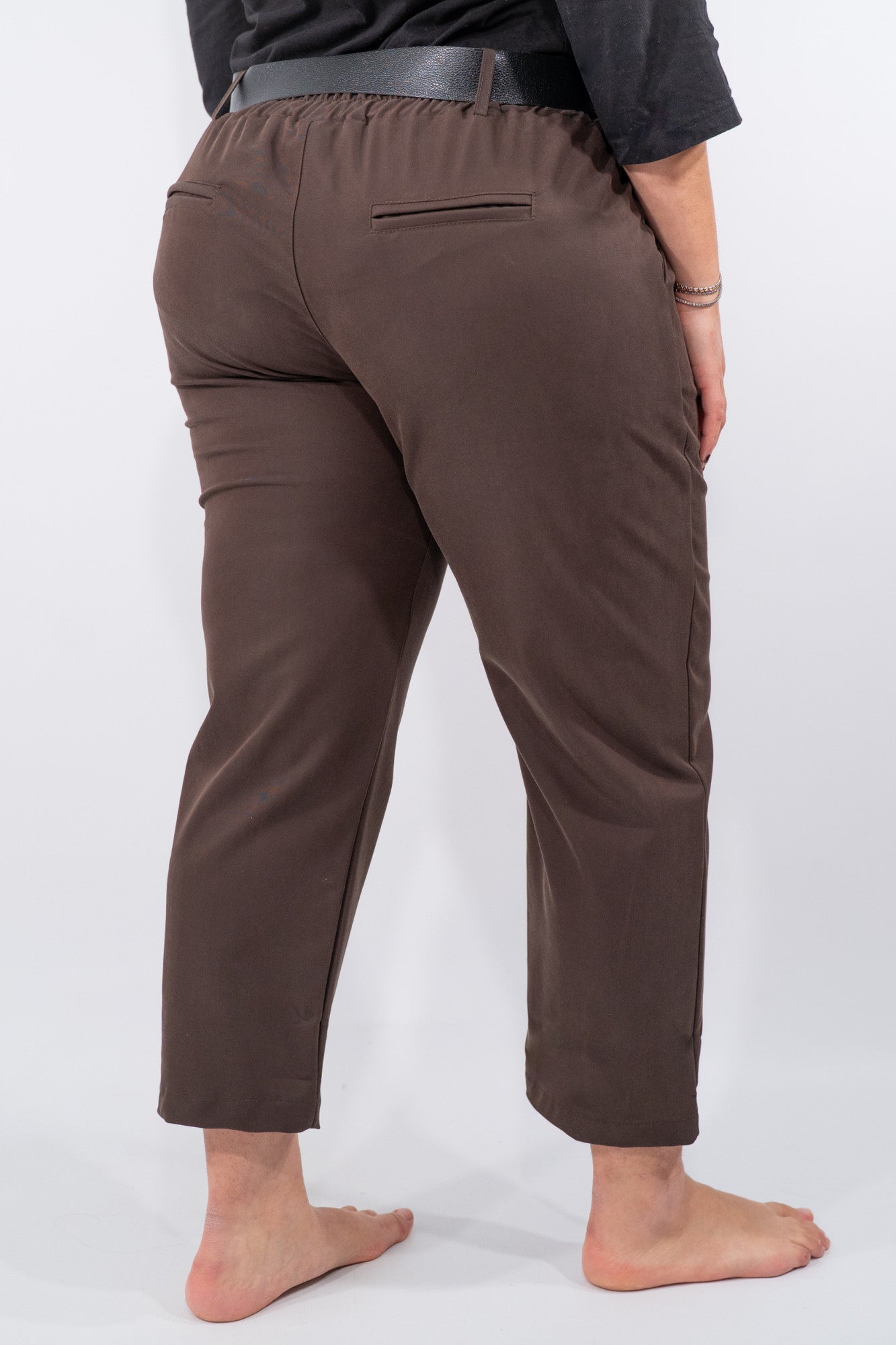 Pantalone con tasche a filo e pince frontali