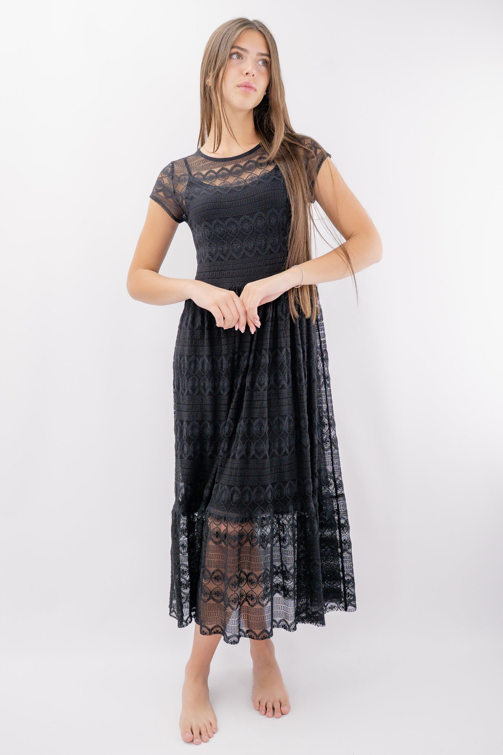 Abito lungo in pizzo con sottoveste