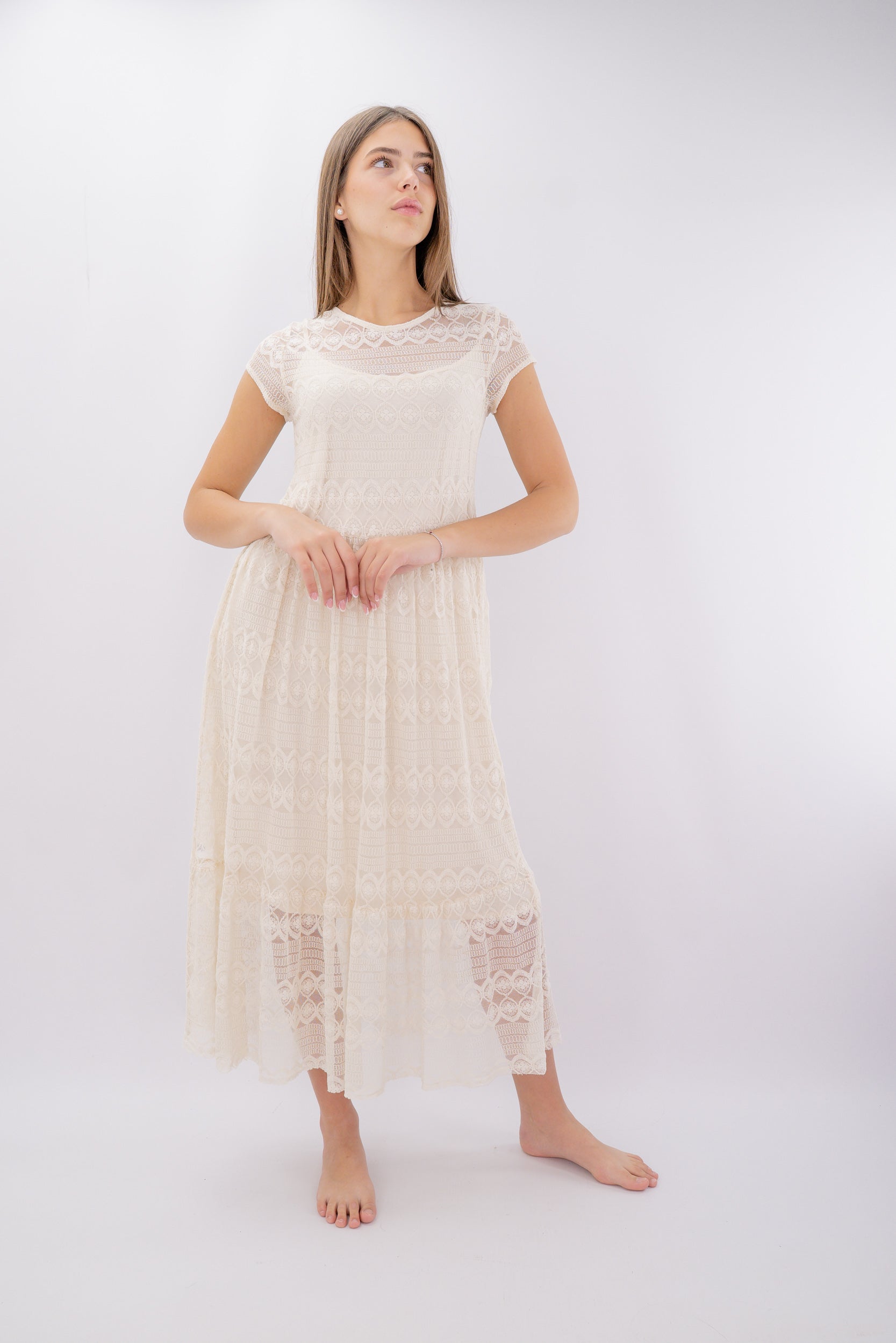 Abito lungo in pizzo con sottoveste