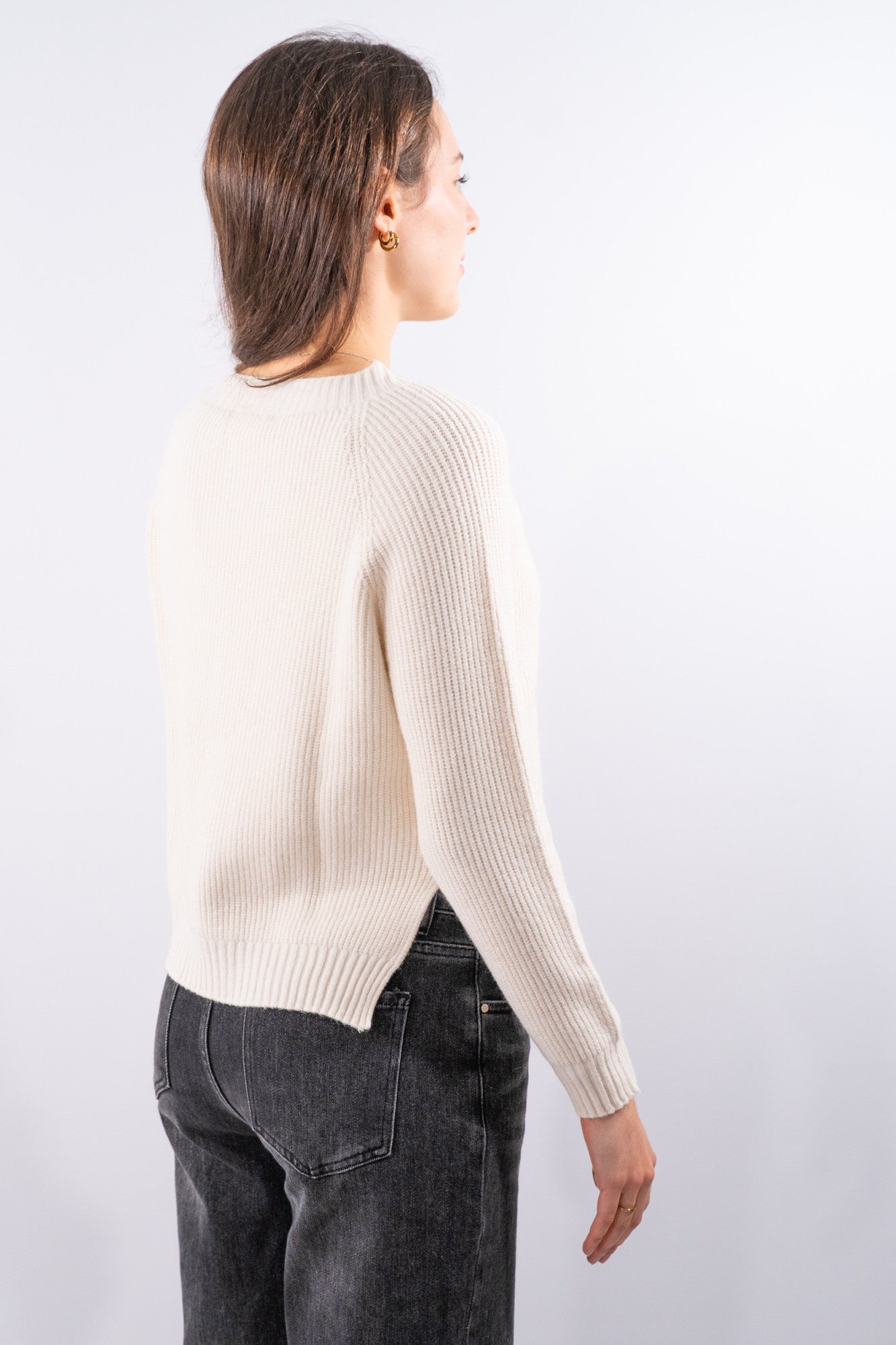 Maglia a coste con spacchi laterali