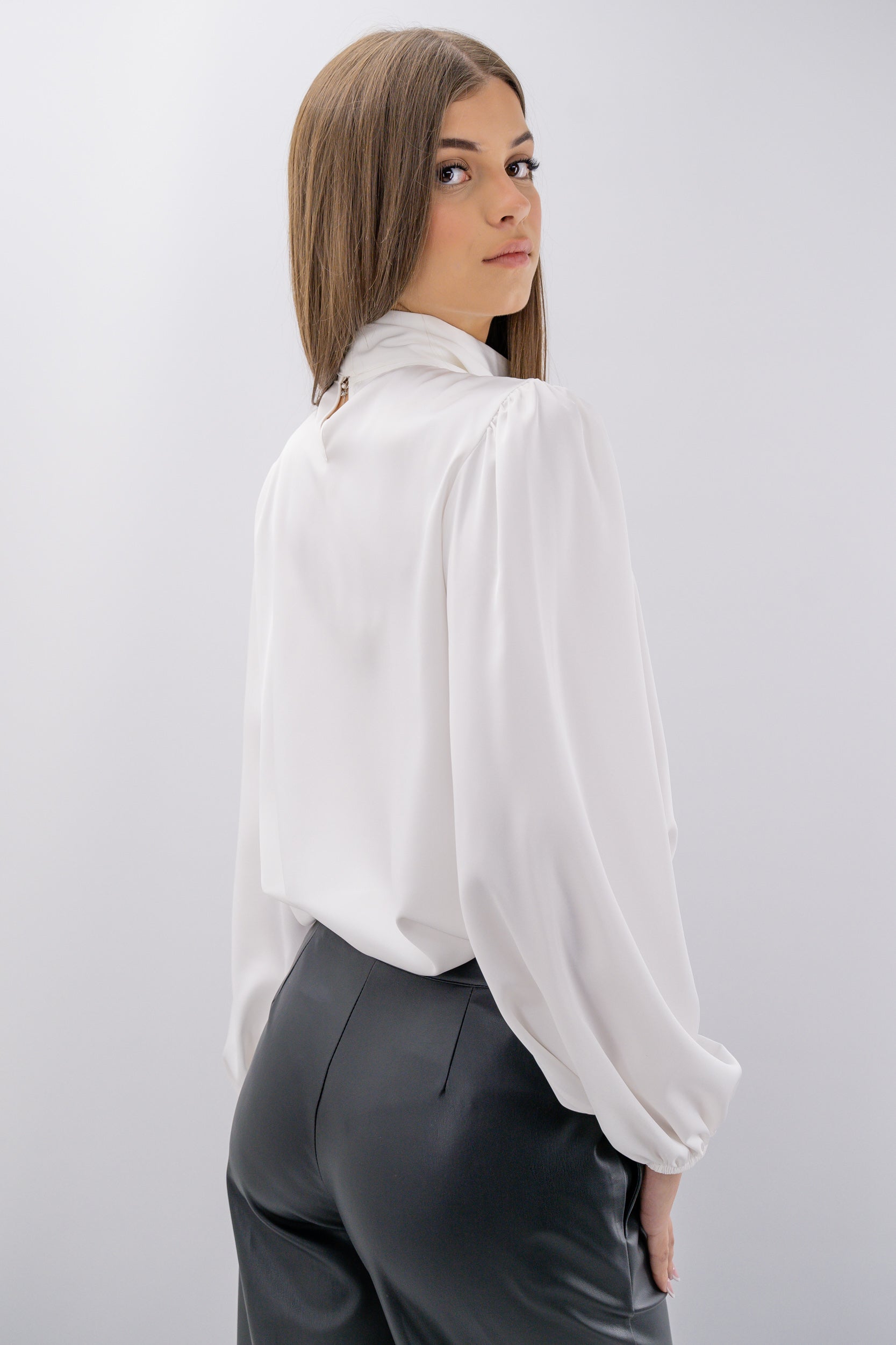 Camicia elegante con fiocco