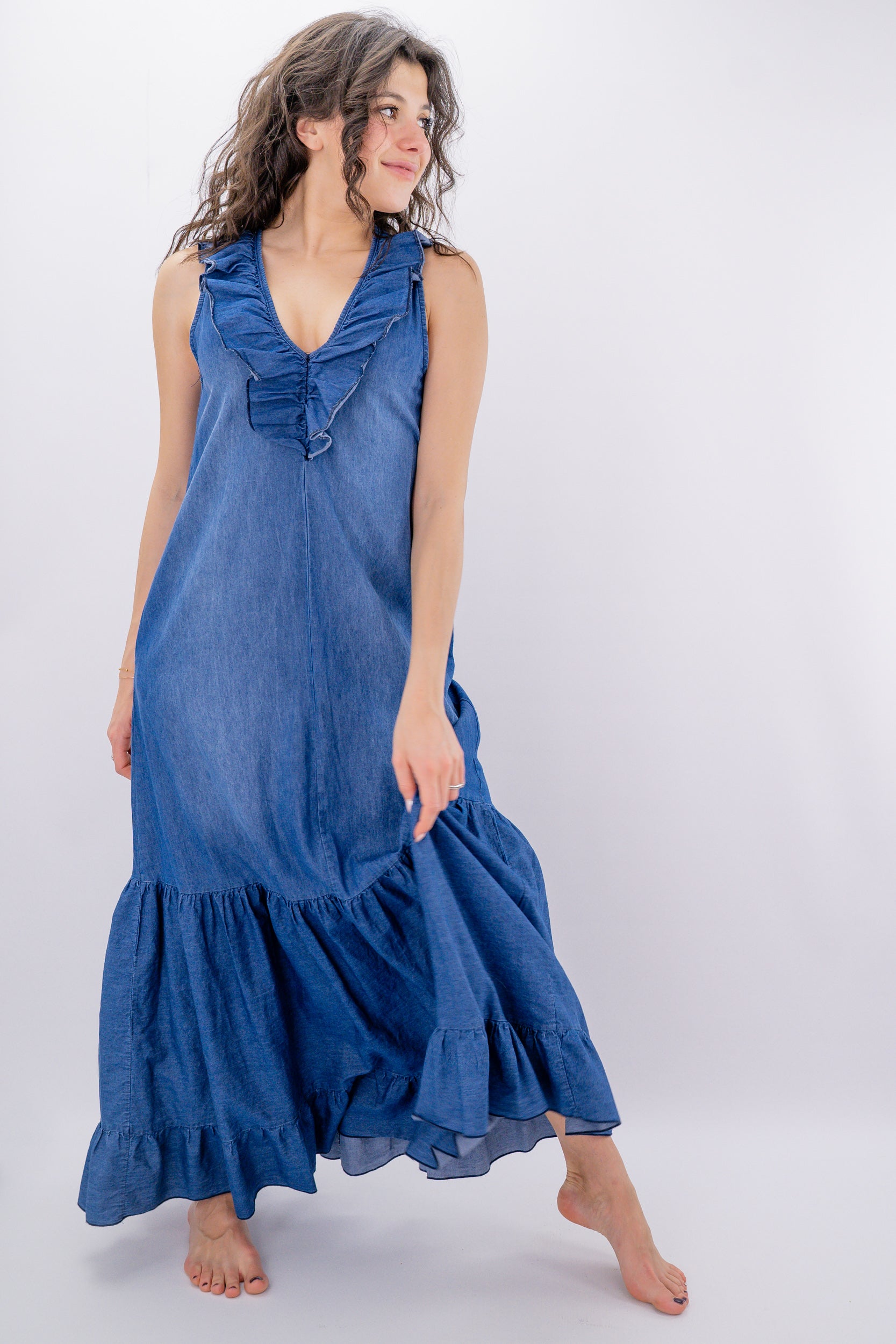 Abito lungo in chambray di jeans con balza sul fondo e volants