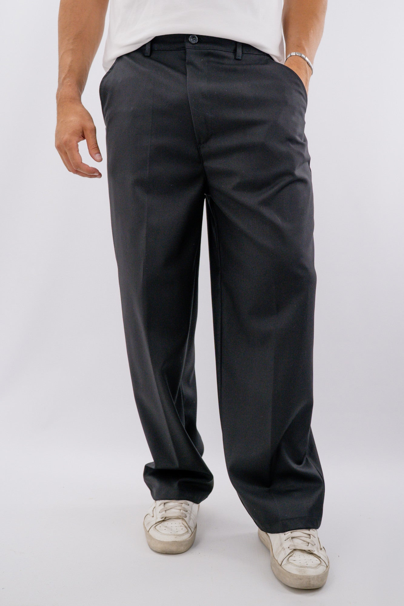 Pantalone a gamba ampia con linea giovane