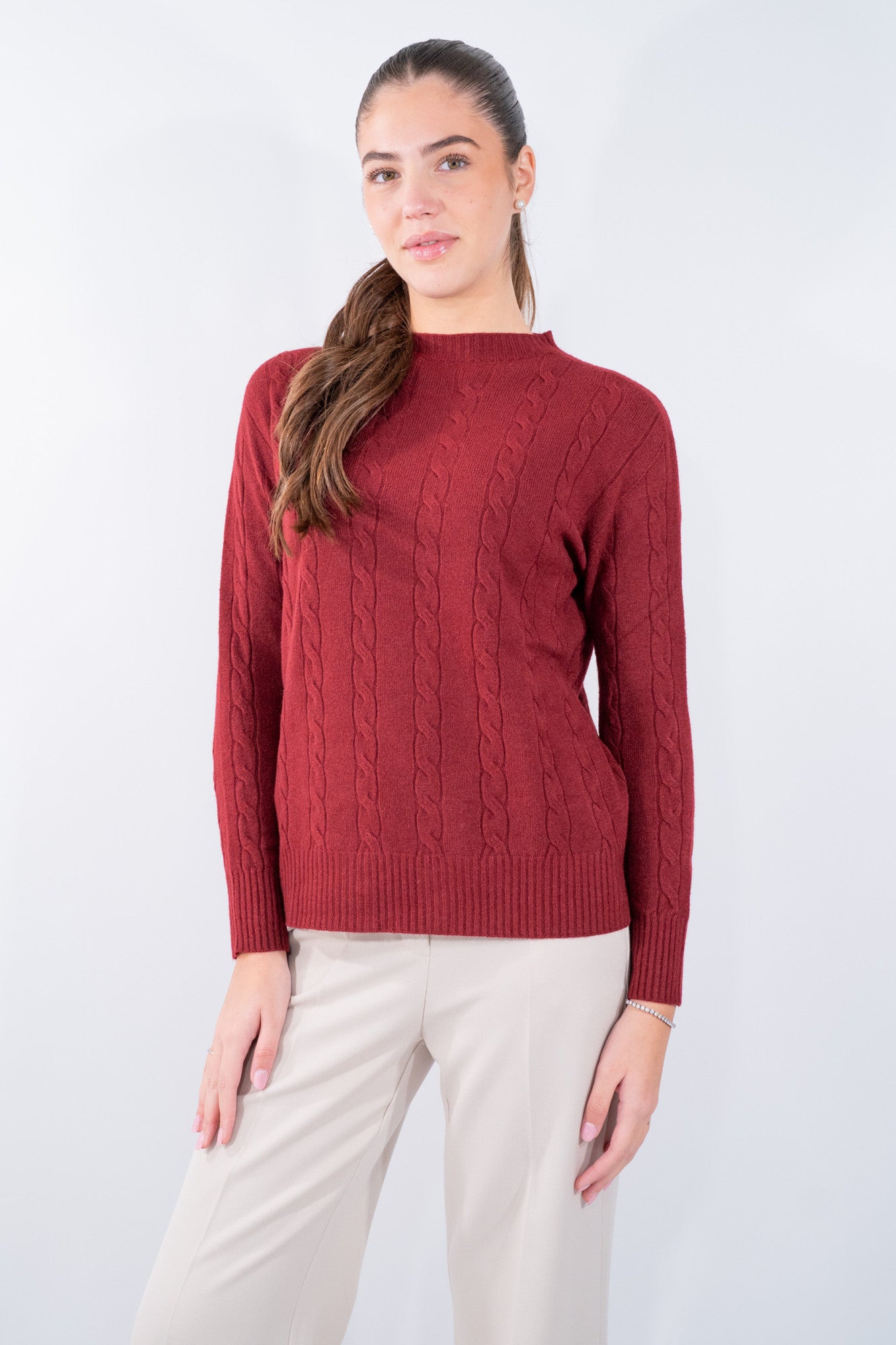 Maglioncino girocollo a trecce dal design essenziale