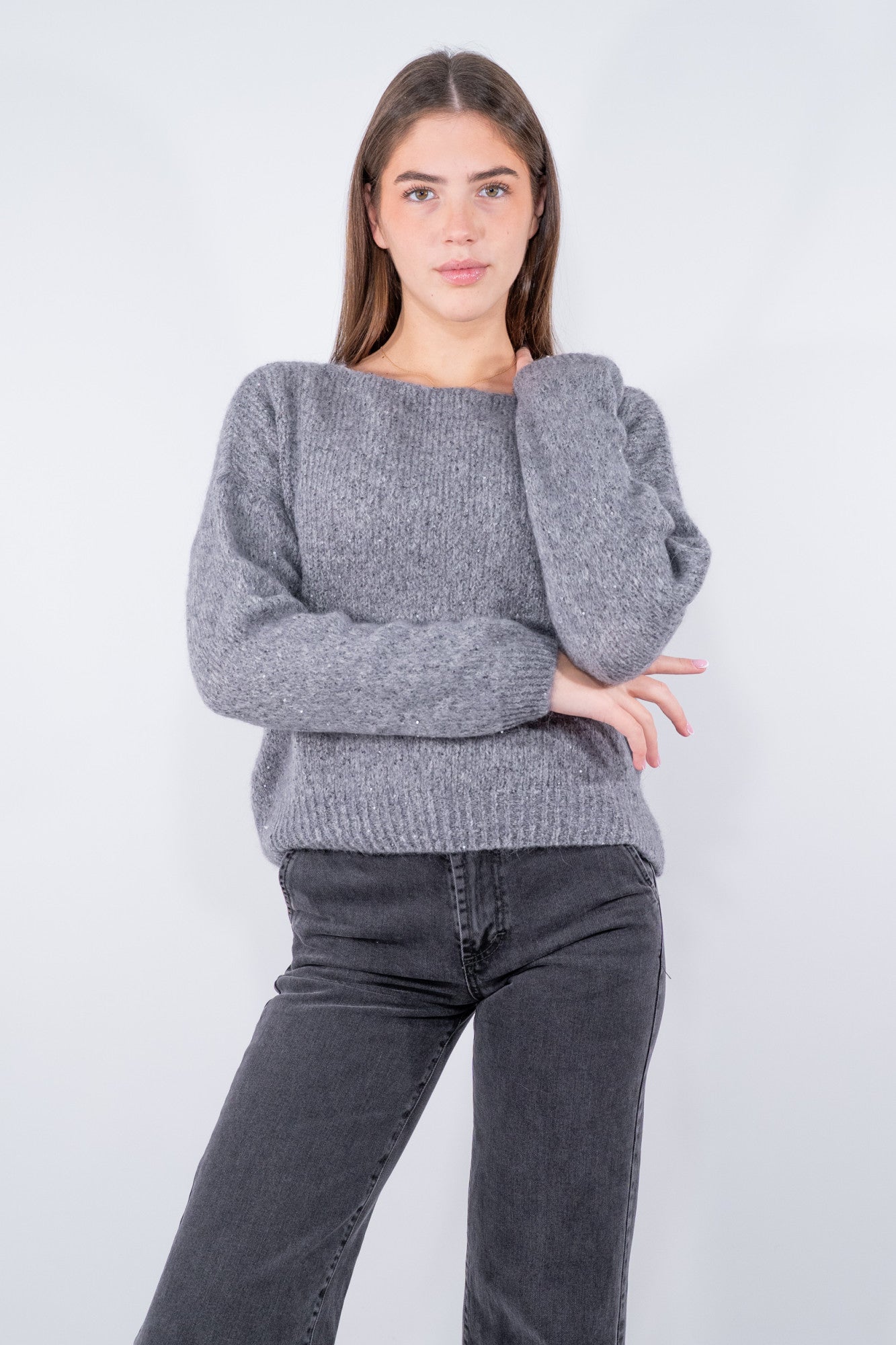 Maglia con collina barchetta con micro paillettes