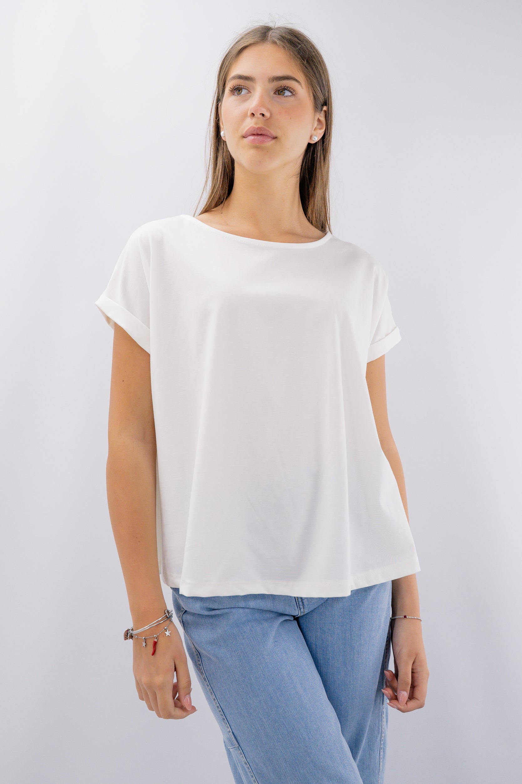 T-shirt fluida con maniche risvoltate