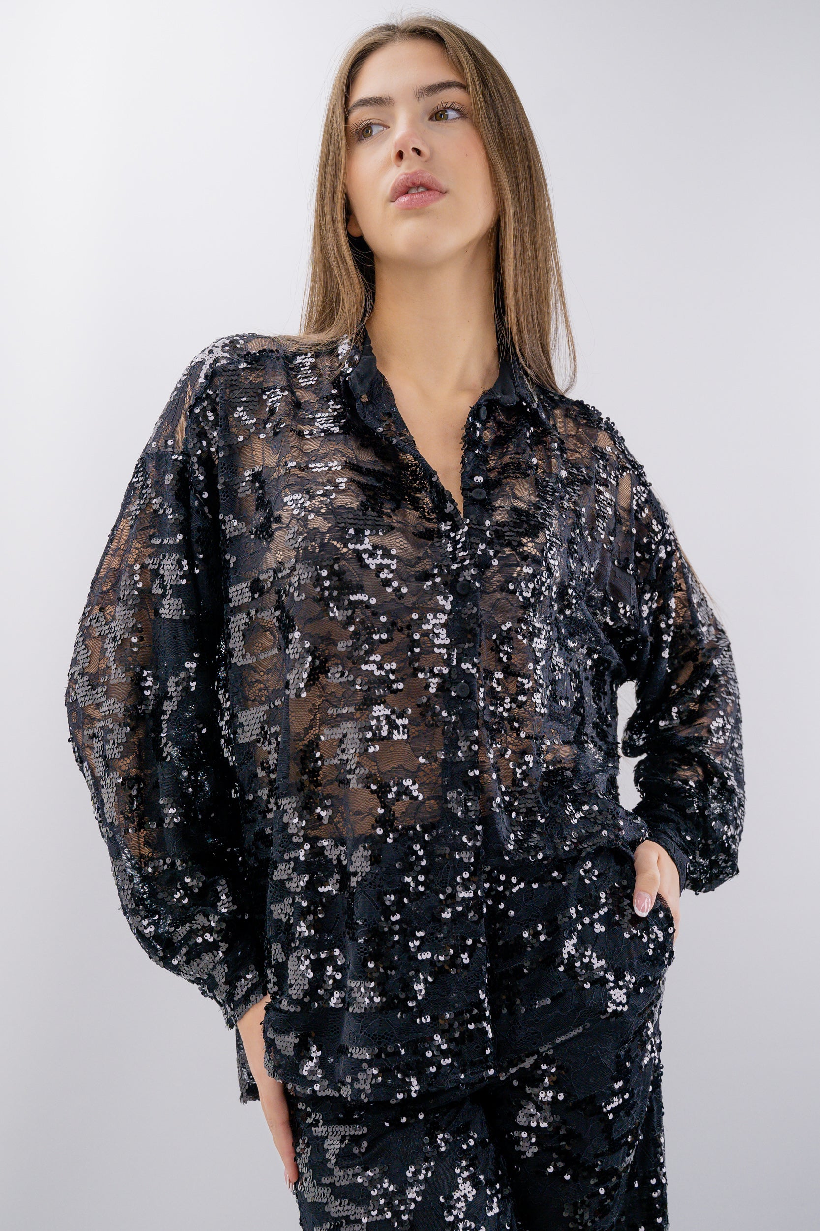 Camicia ampia con paillettes effetto maculato