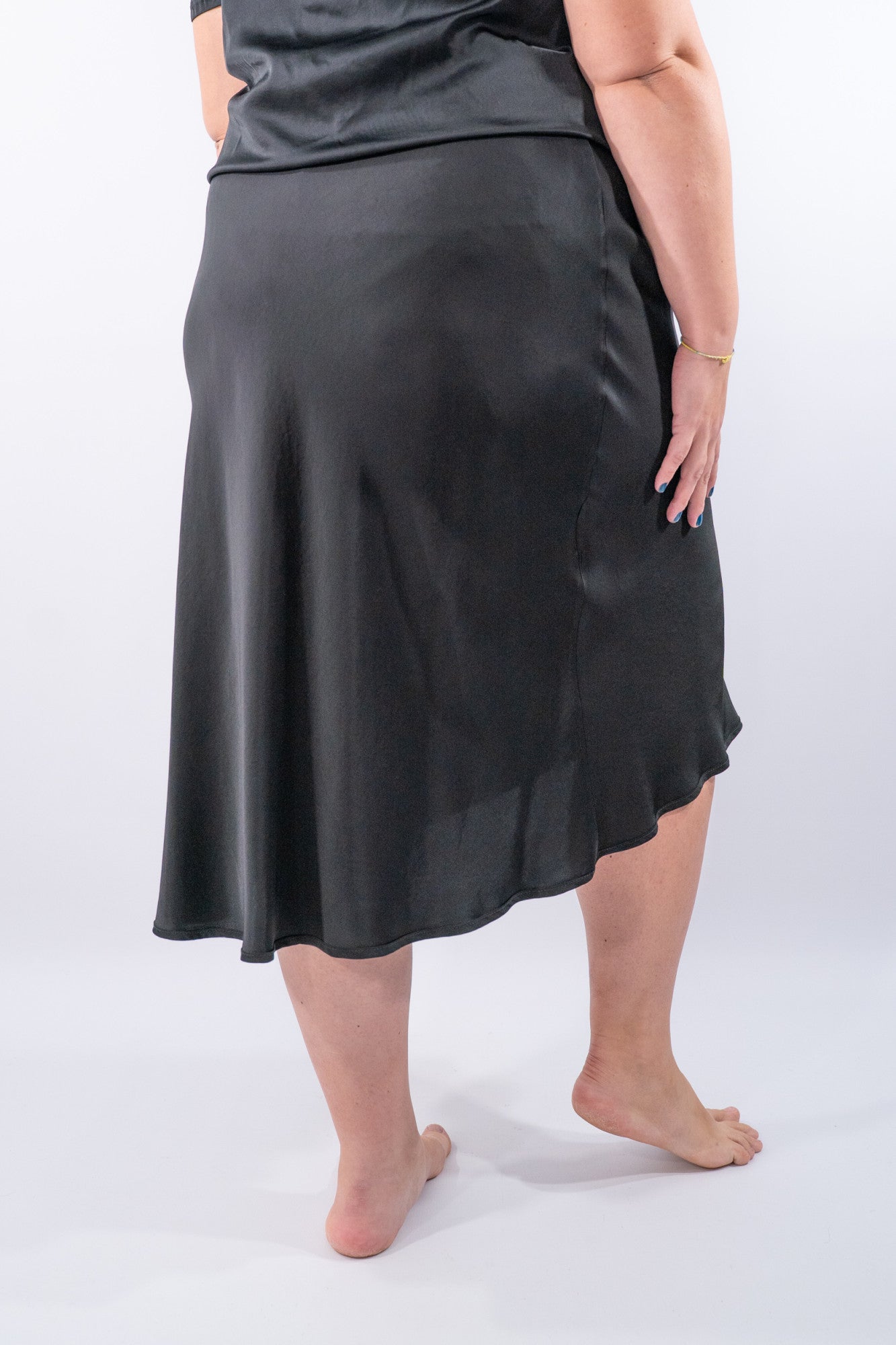 Gonna lunga in viscosa ad effetto satinato