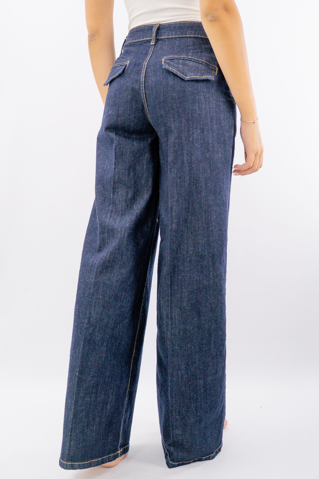 Jeans palazzo con tasche a filo