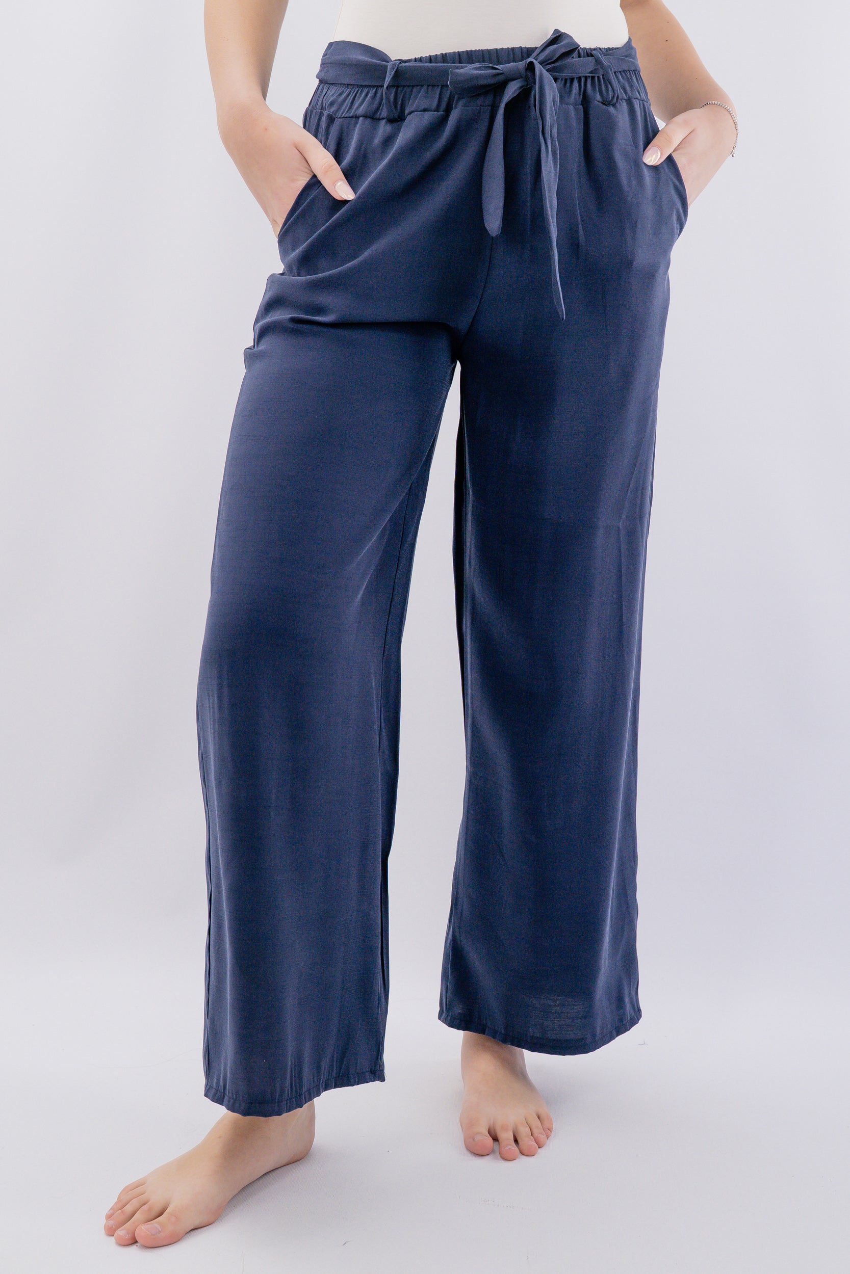 Pantalone palazzo con cintura coordinata e vita elasticizzata