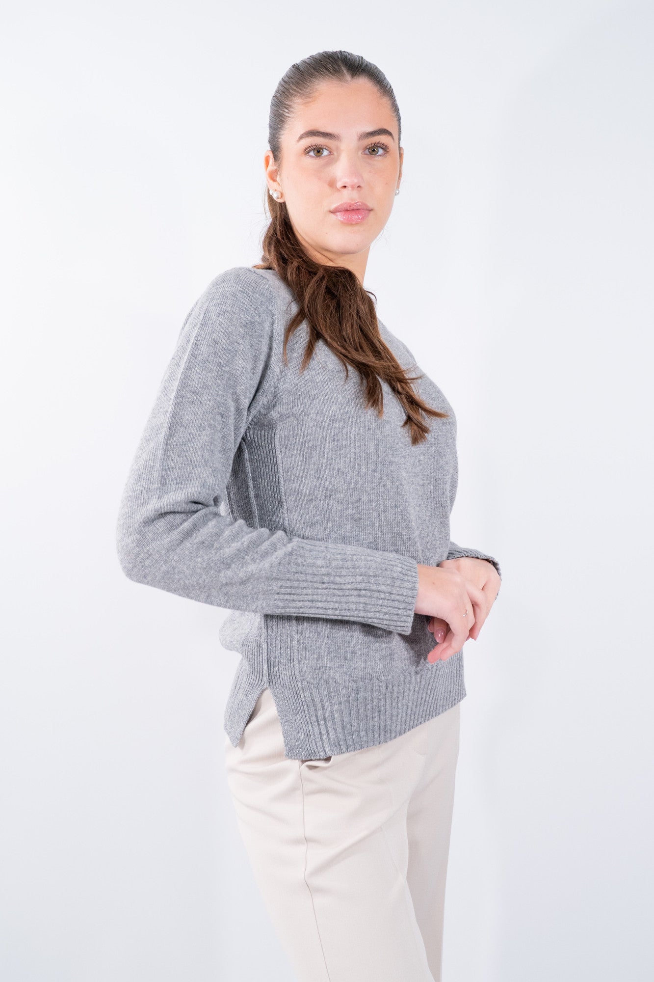 Girocollo con inserti laterali e spacchi laterali