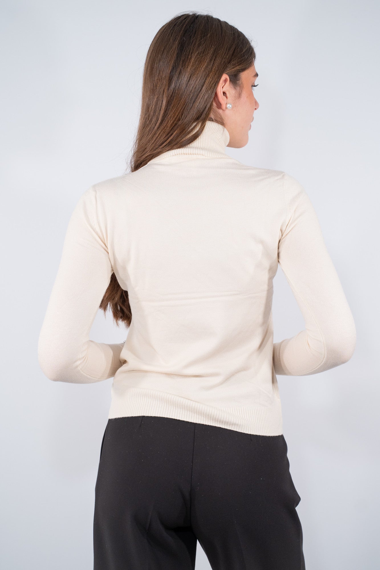 Maglia dolcevita rasata