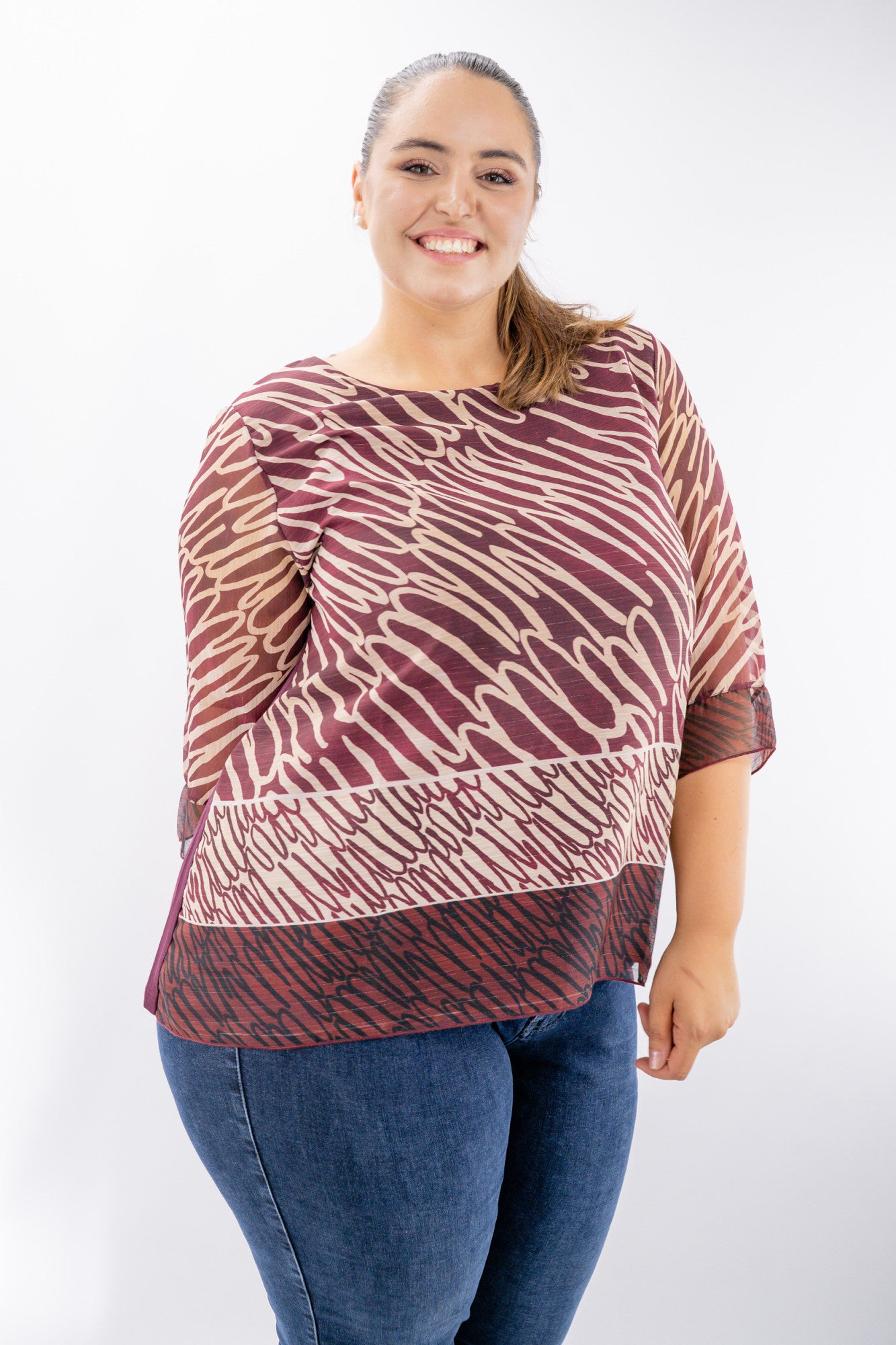 Blusa oversize con fantasia astratta