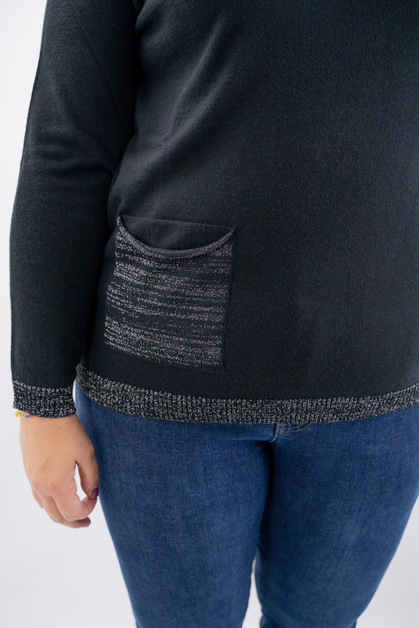 Maglia over con tasca e profili luminosi