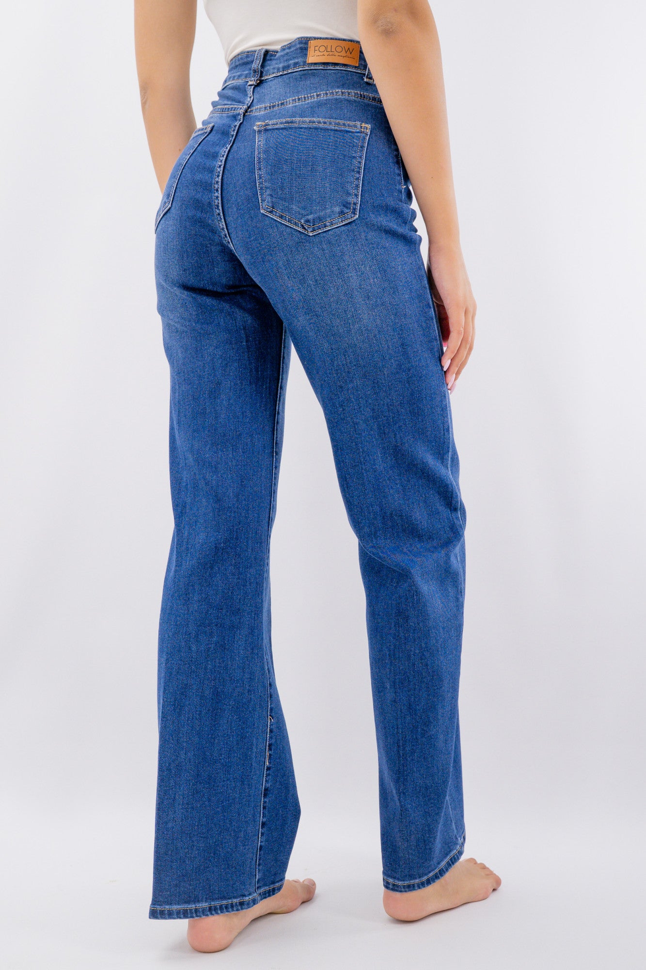 Jeans dritto elasticizzato a vita alta