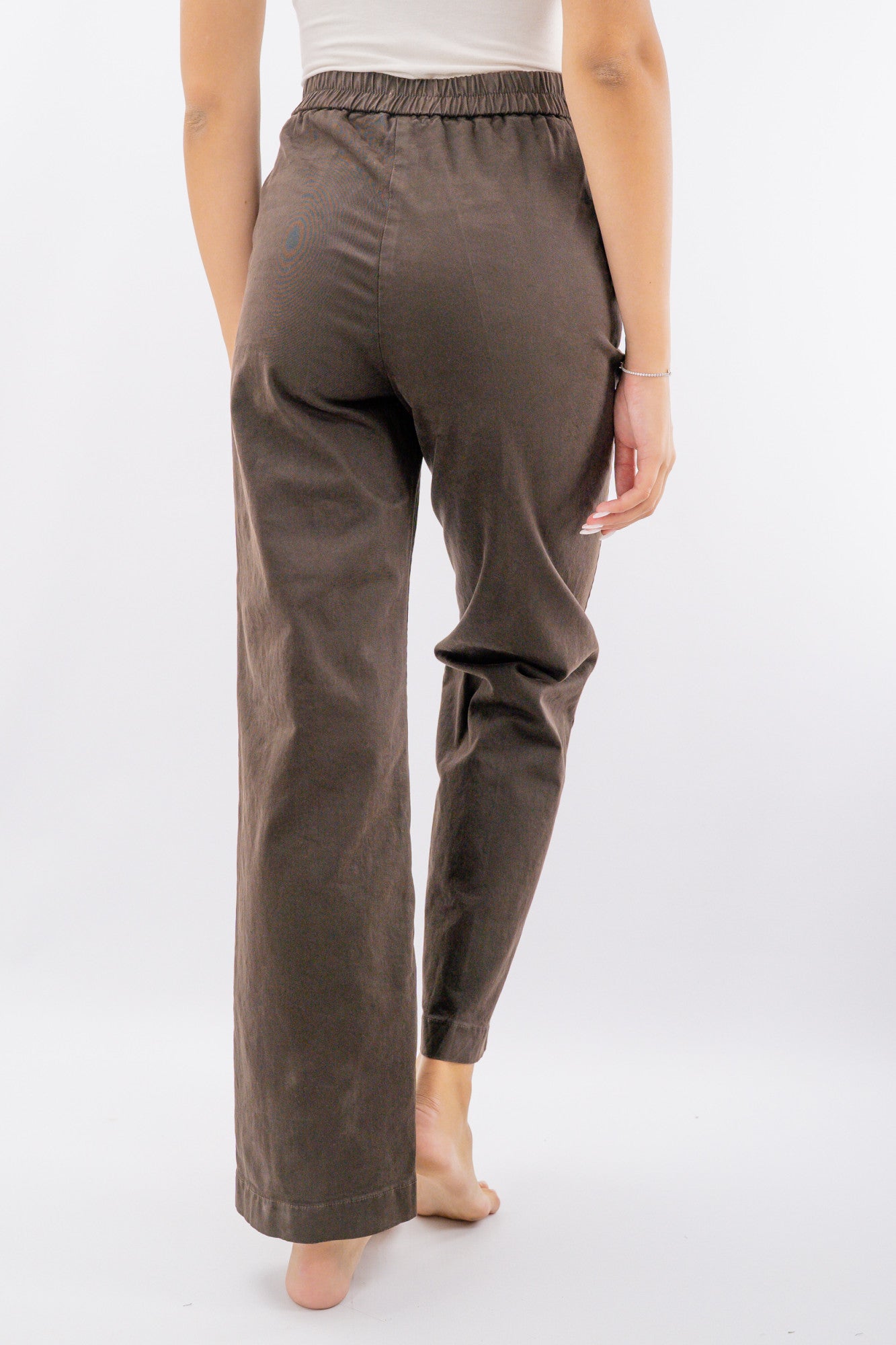 Pantaloni palazzo con vita elasticizzata sul retro
