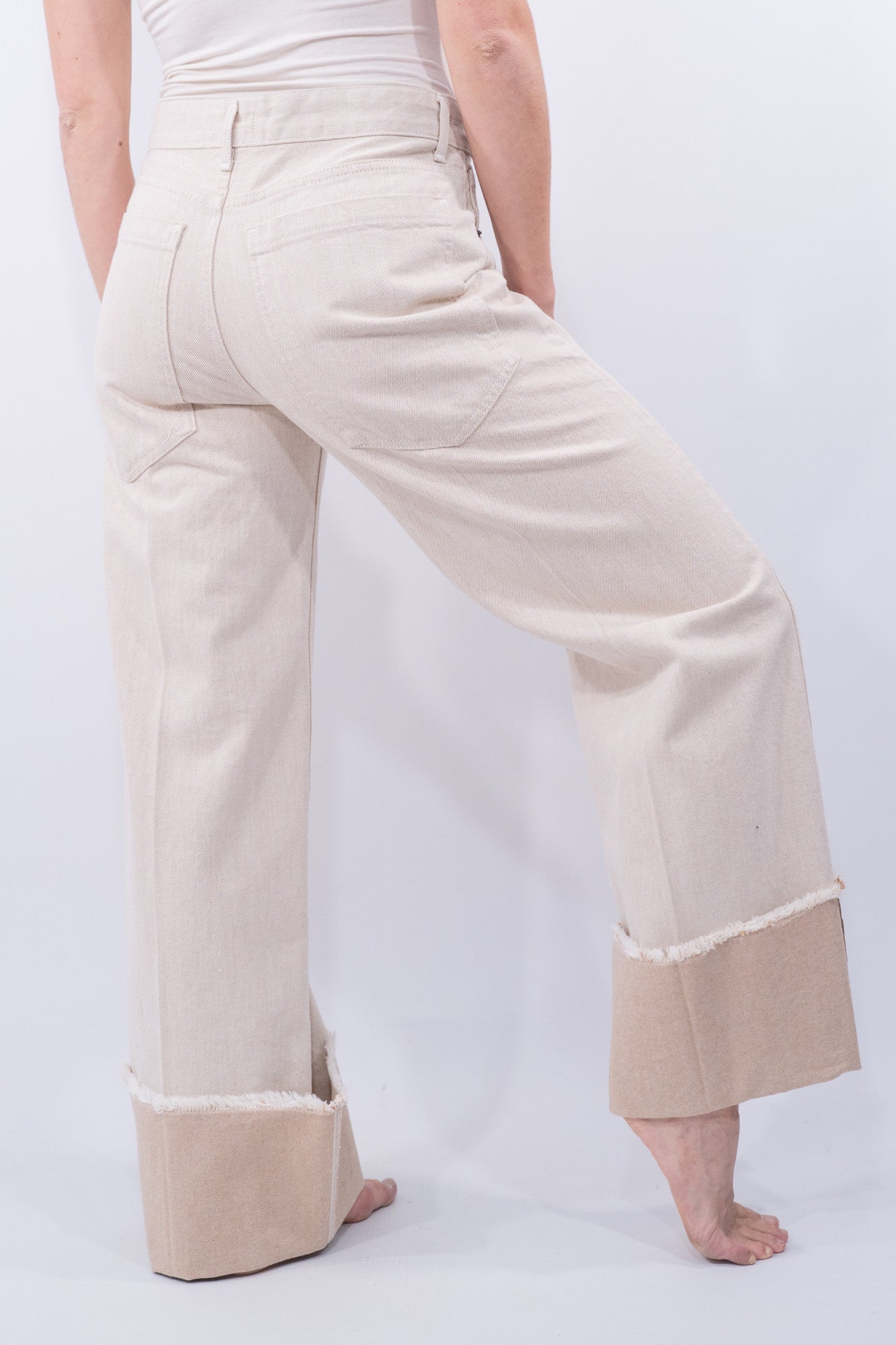 COLOR::BEIGE::4