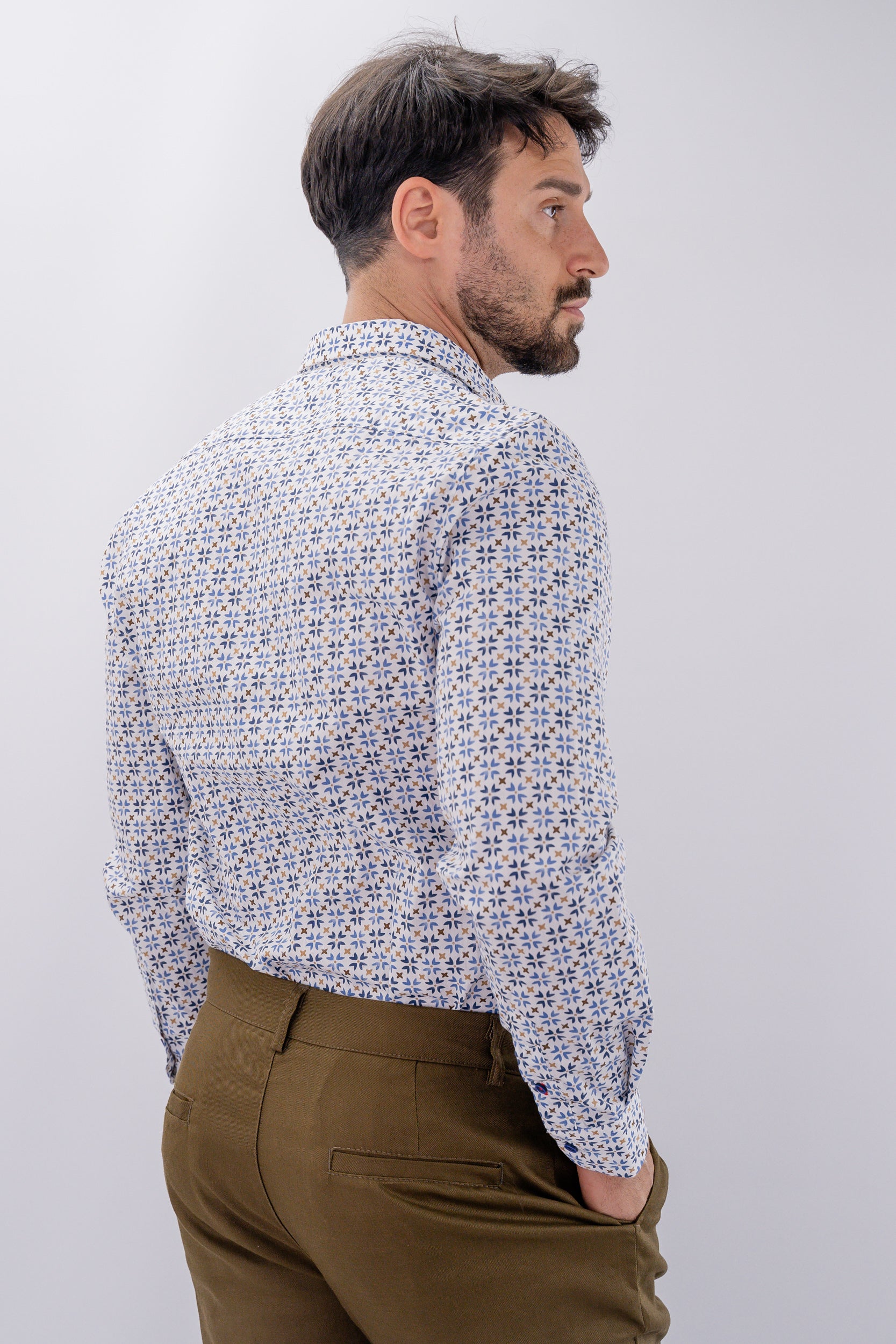 Camicia in fantasia stilizzata