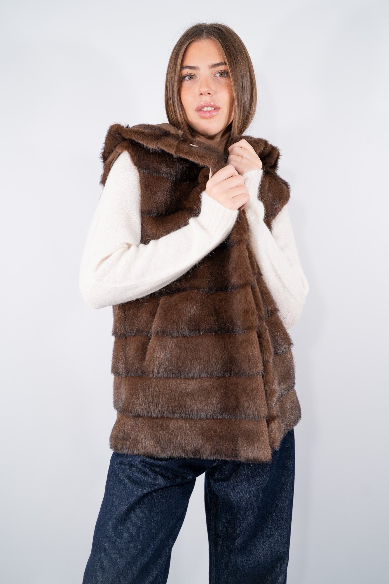 Gilet eco-pelliccia con cappuccio