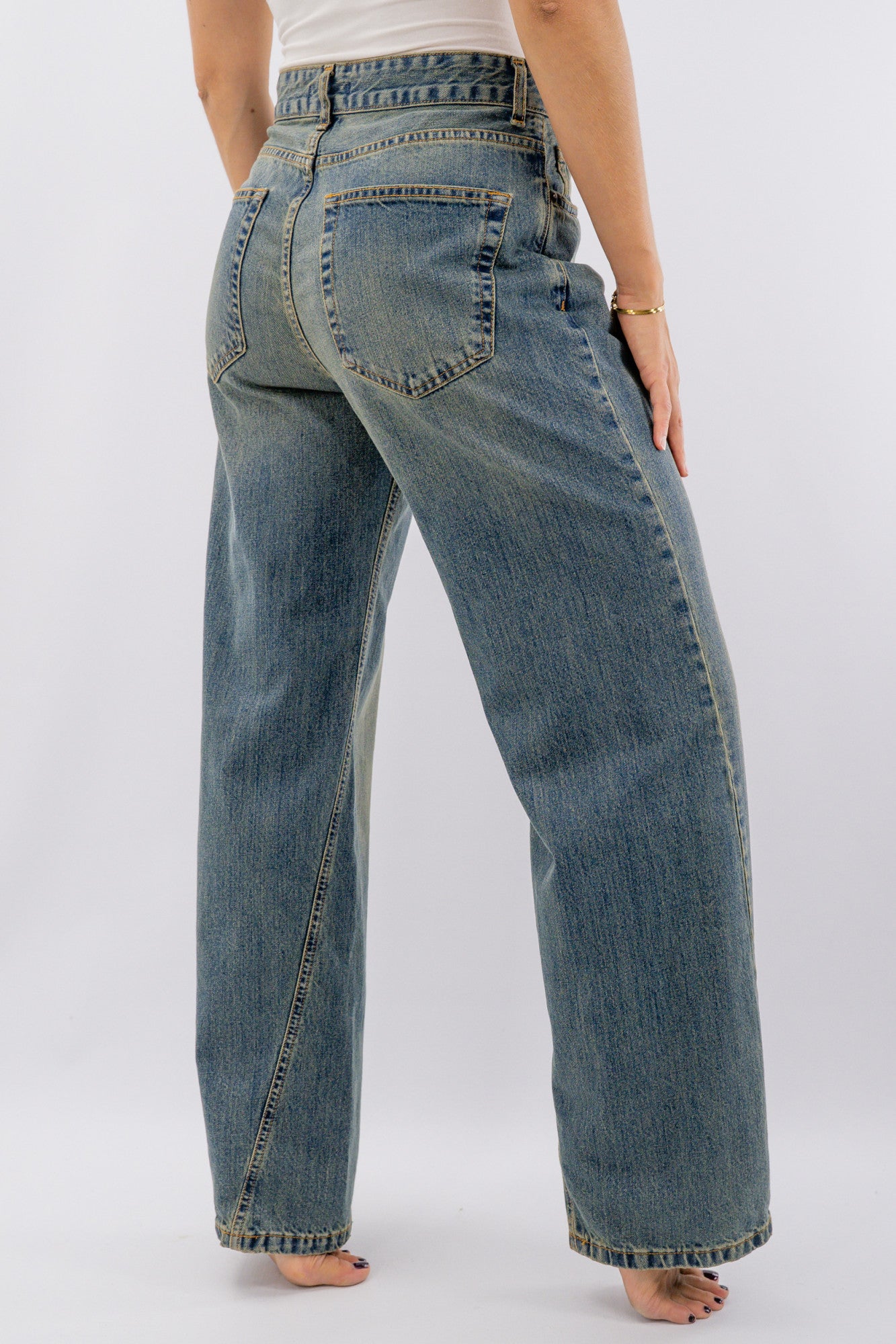 Jeans cinque tasche ampio lavaggio sfumato