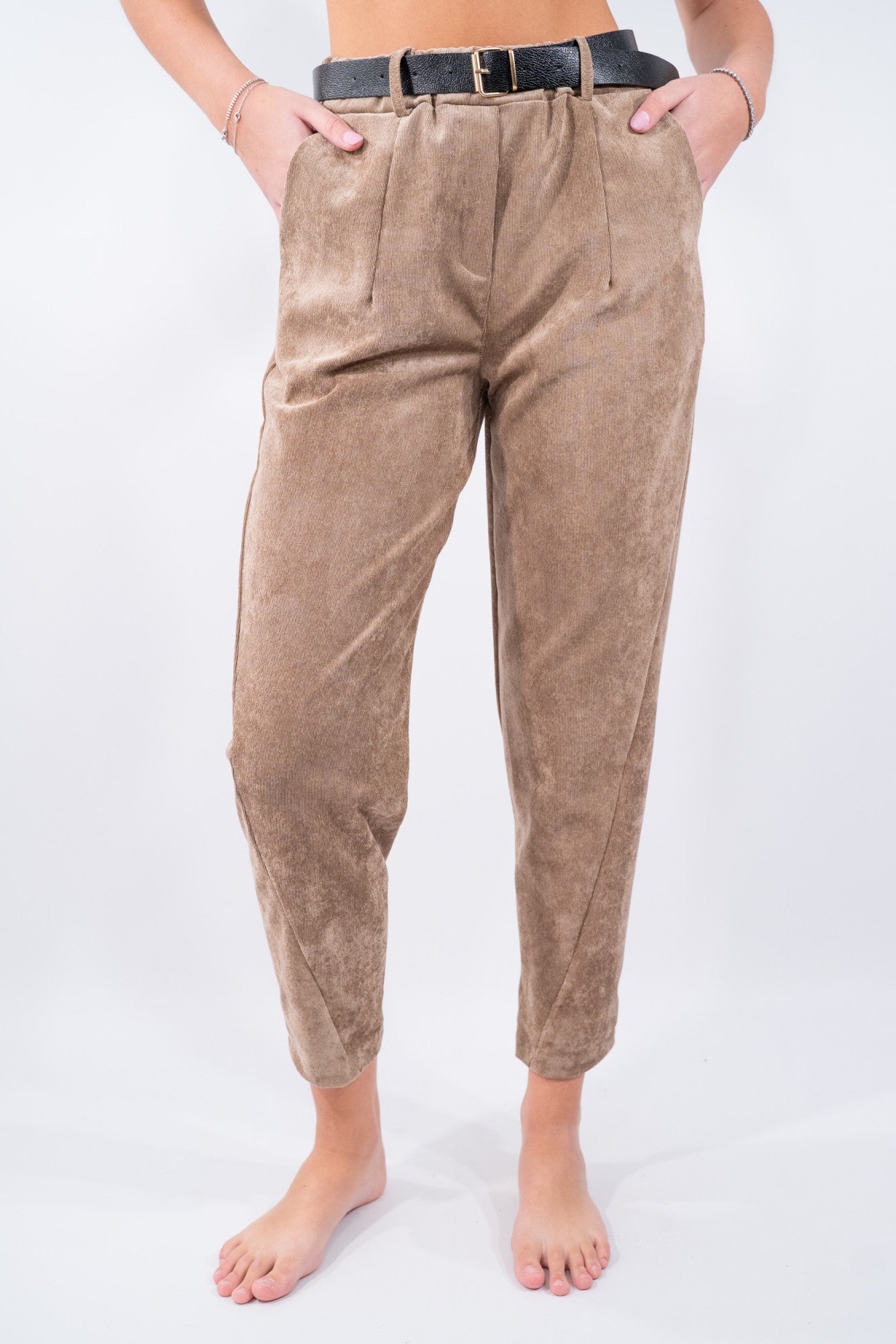 Pantalone simil-ovetto millerighe in ciniglia con elastico e pinces