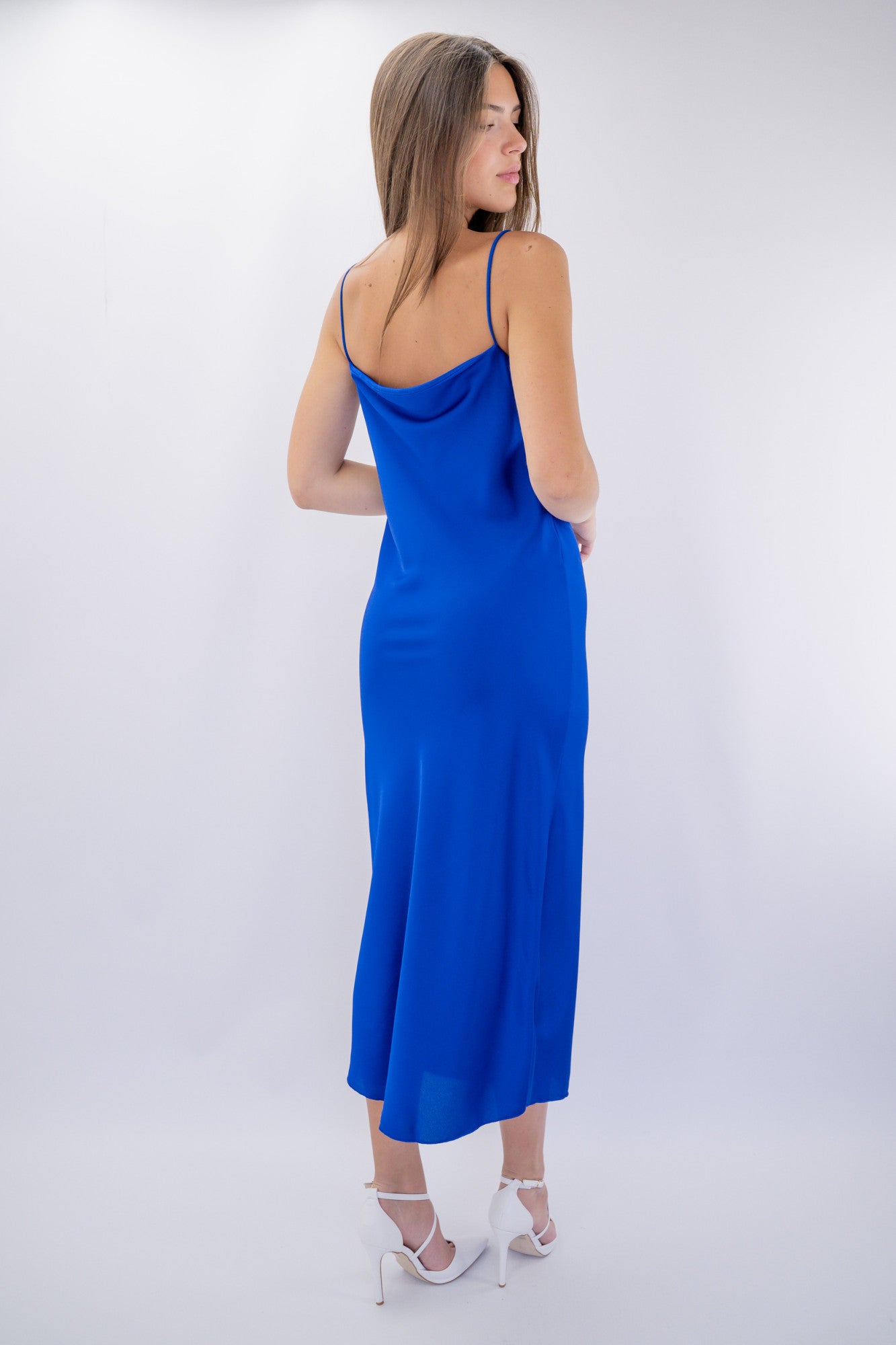 Slim dress lungo con scollo drapeggio