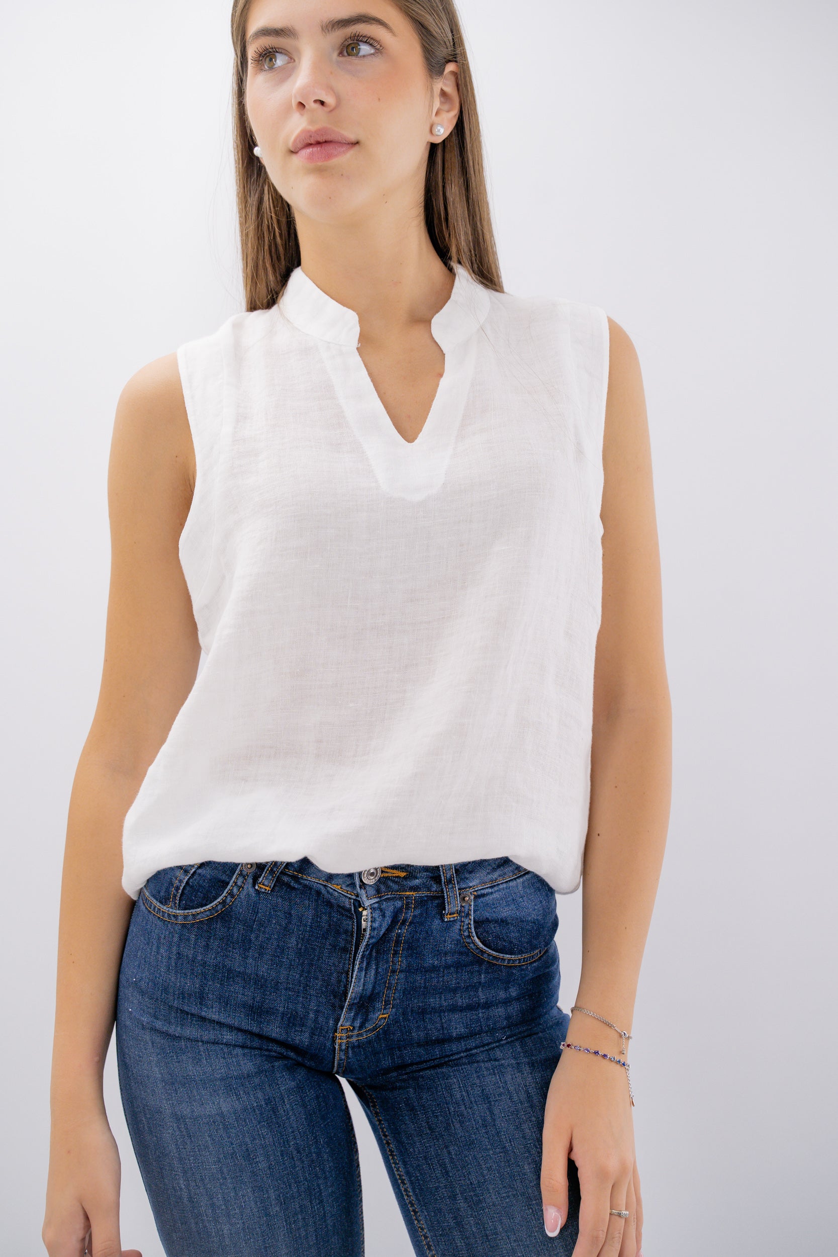 Blusa smanicata in lino