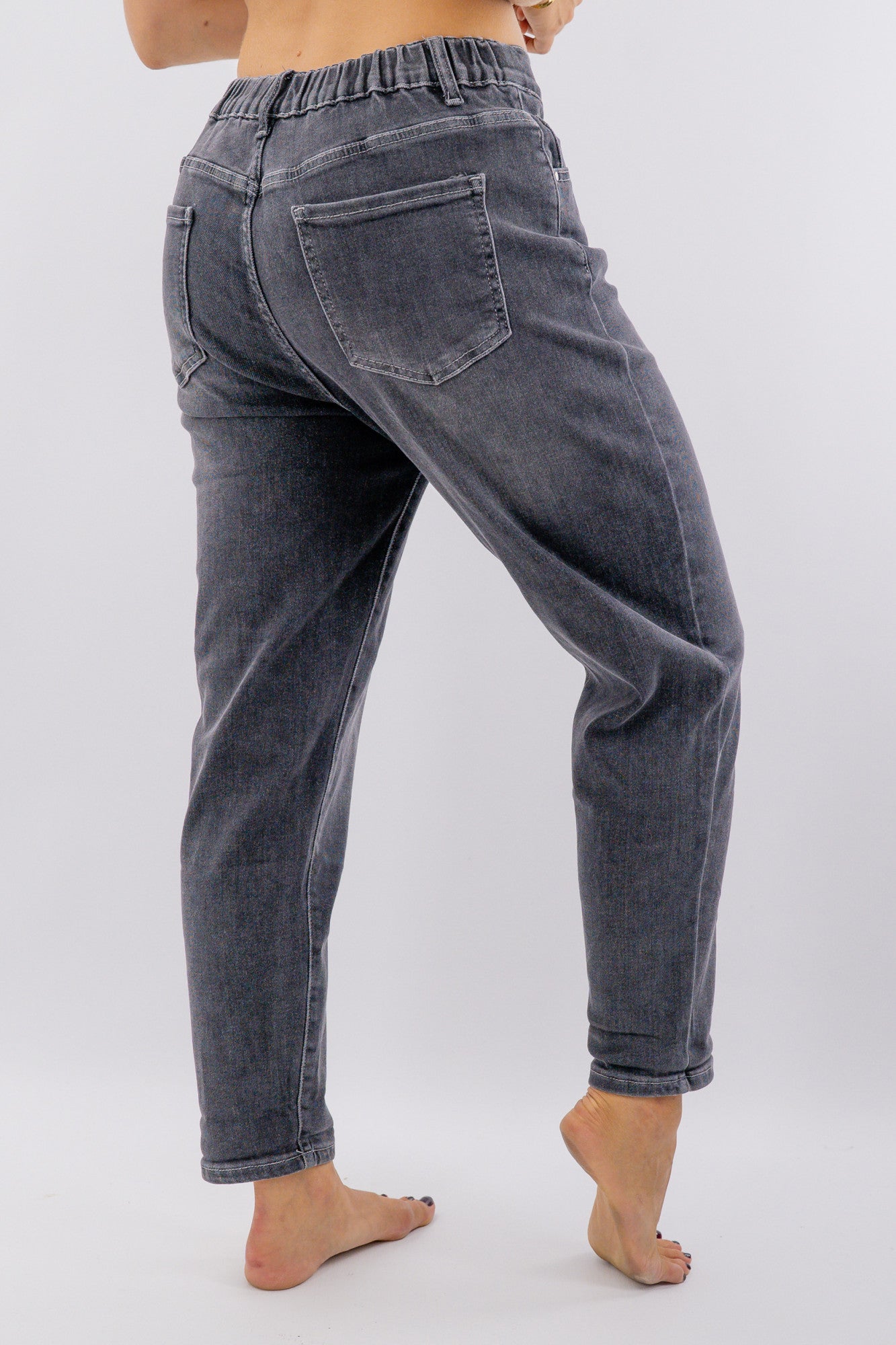 Jeans mom con catena bijoux