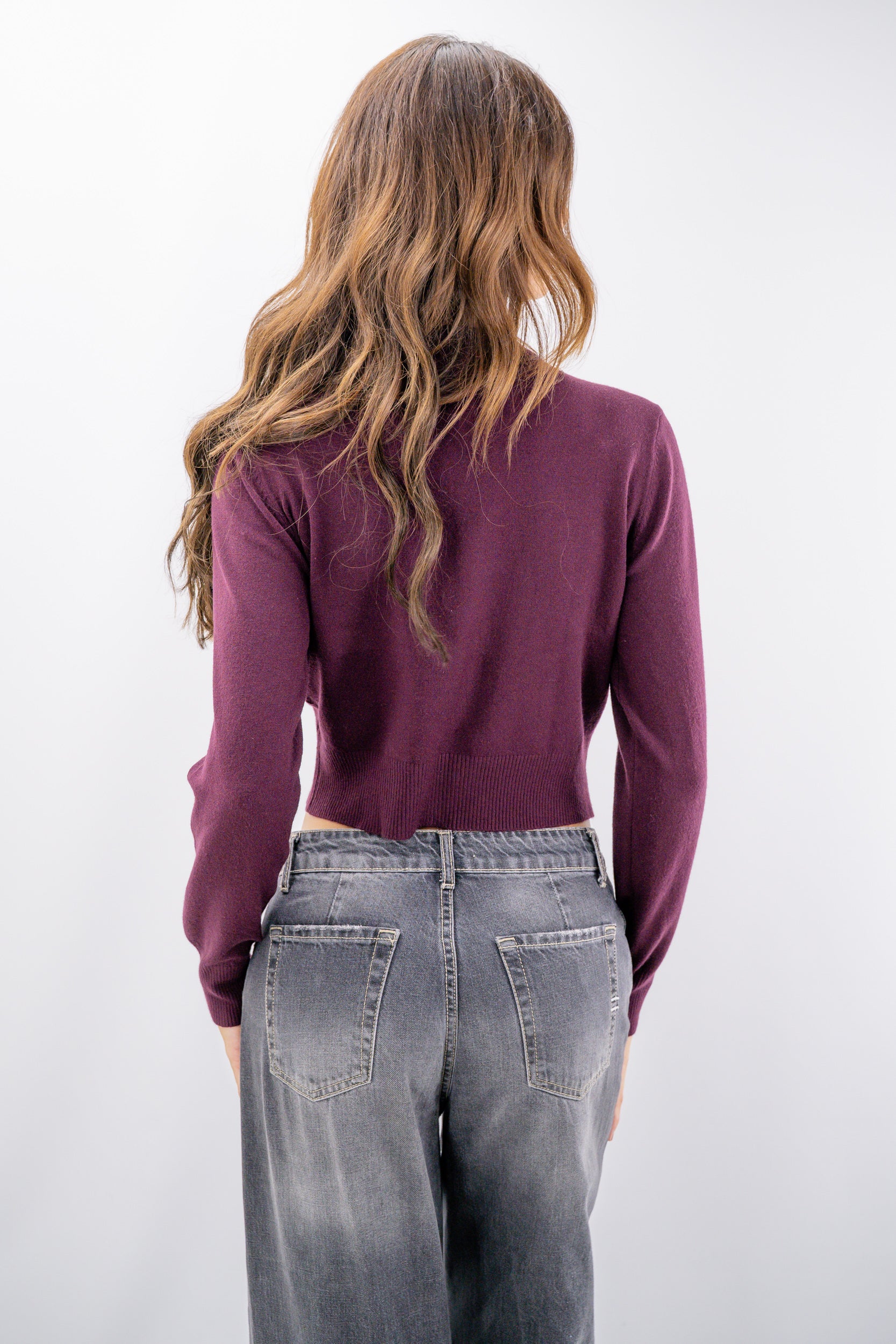 Golfino cropped con bottoni gioiello