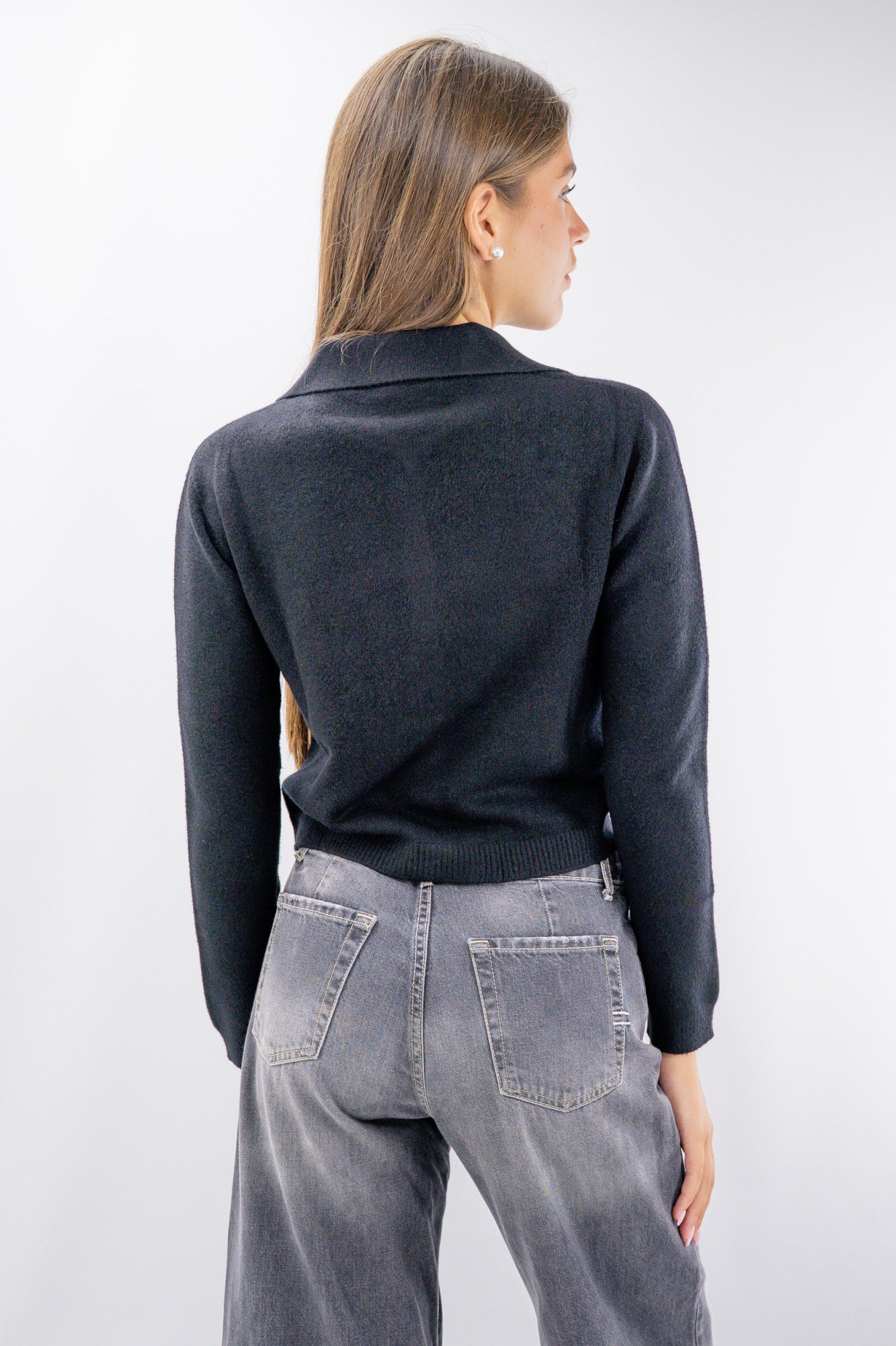 Cardigan cropped con colletto sportivo e tasche
