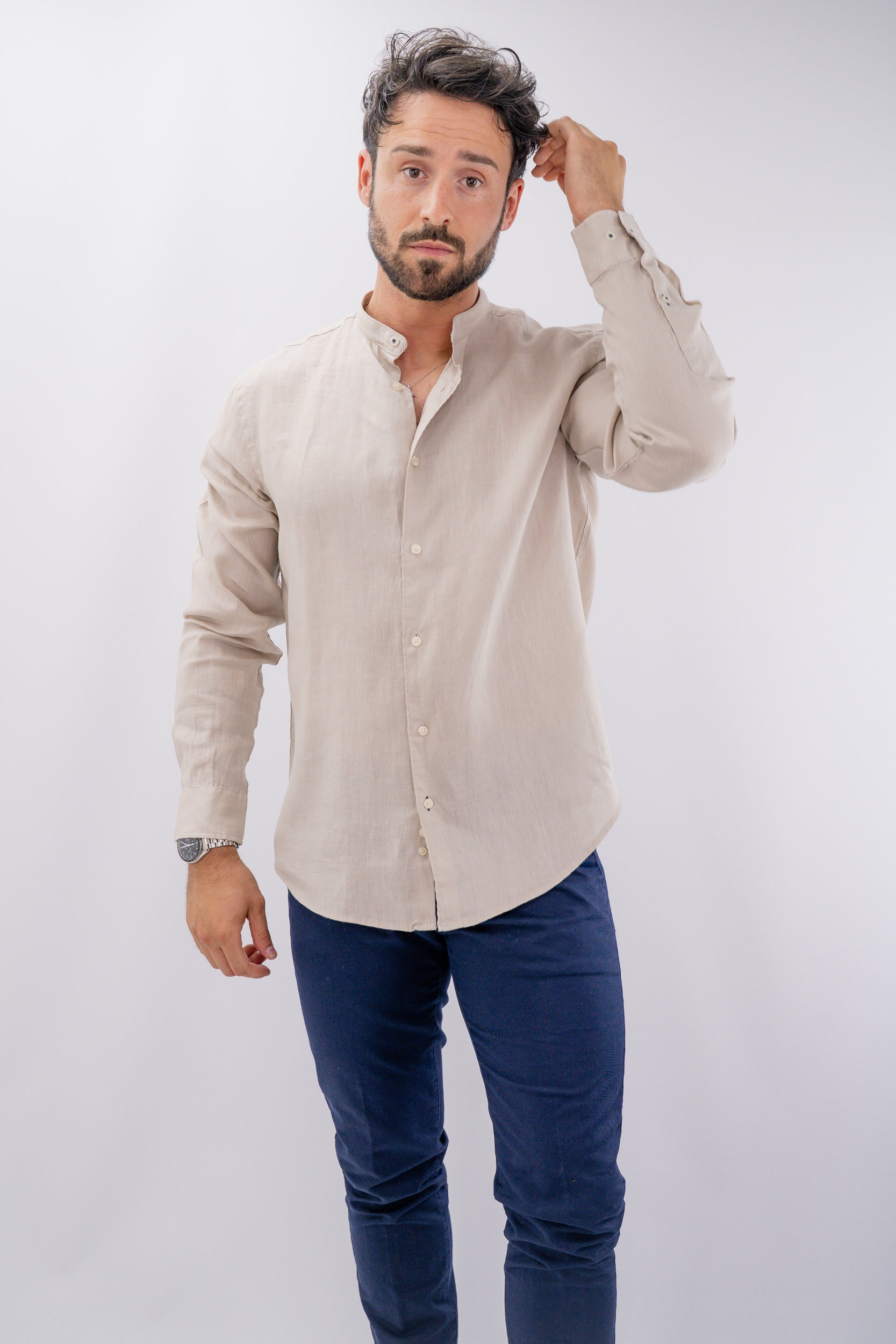 Camicia in lino con collo alla coreana e maniche lunghe