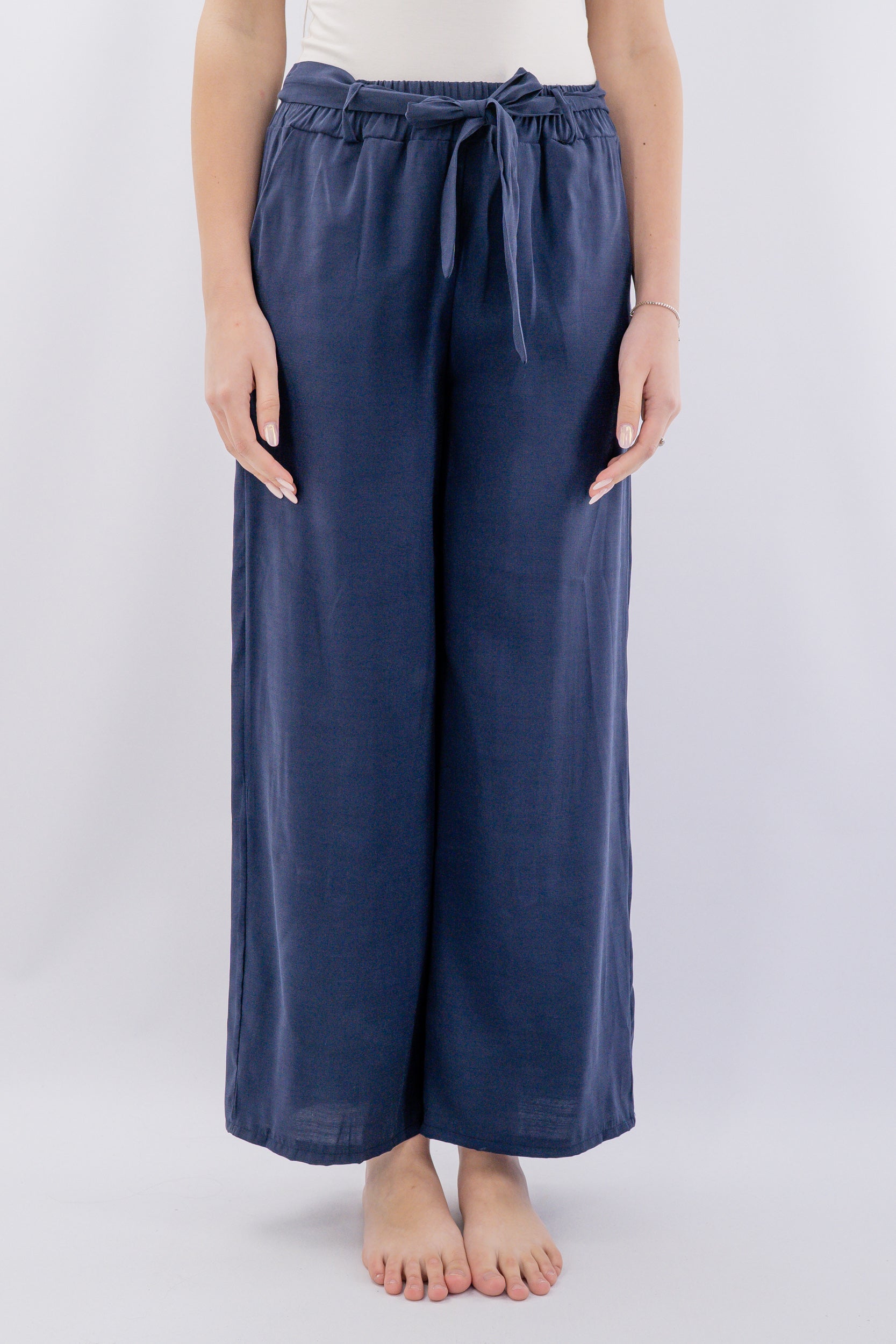 Pantalone palazzo con cintura coordinata e vita elasticizzata